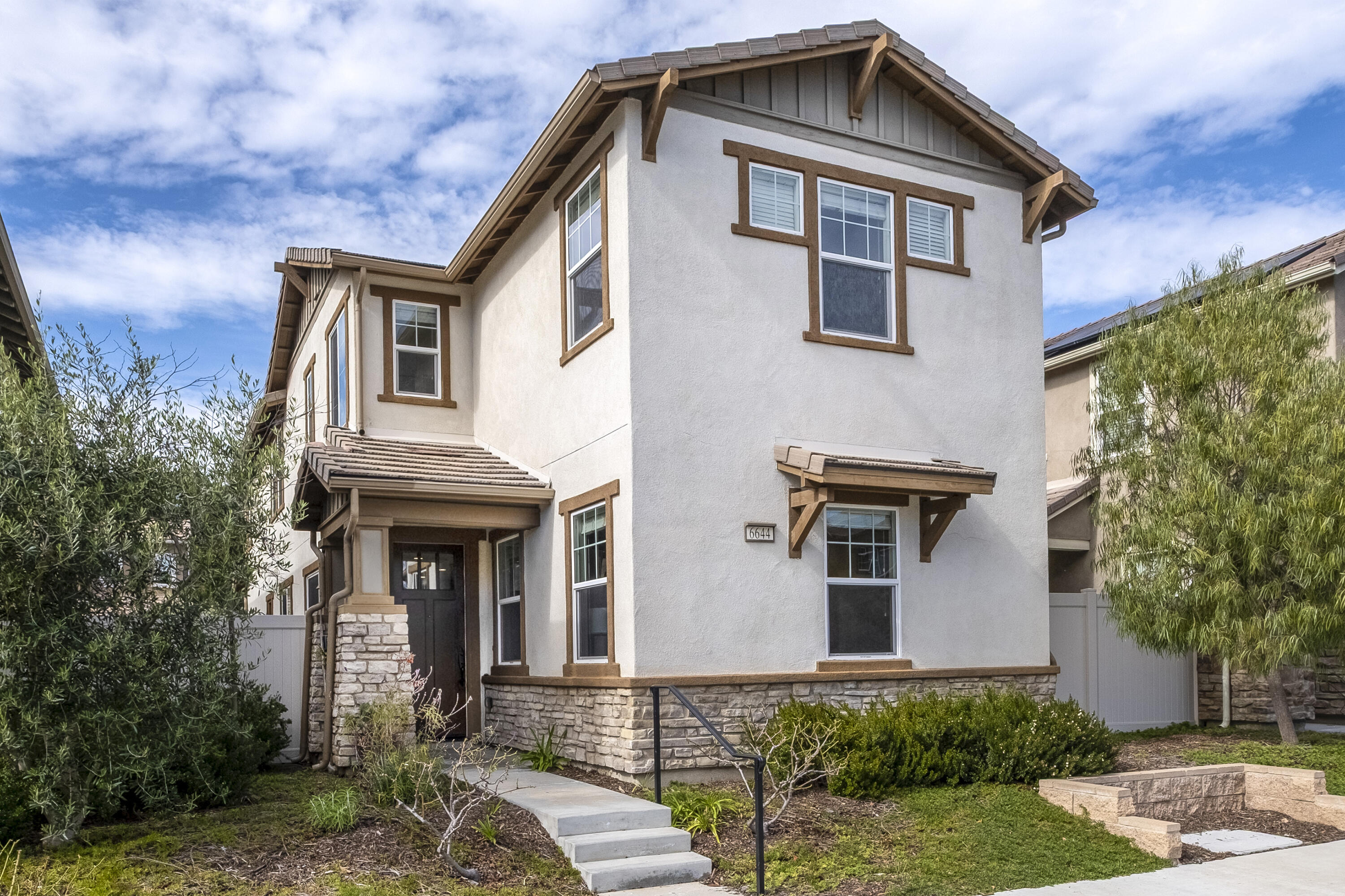 Goleta, California 93117, United States, 4 Bedrooms Bedrooms, ,3 BathroomsBathrooms,Residential,Pending,82344