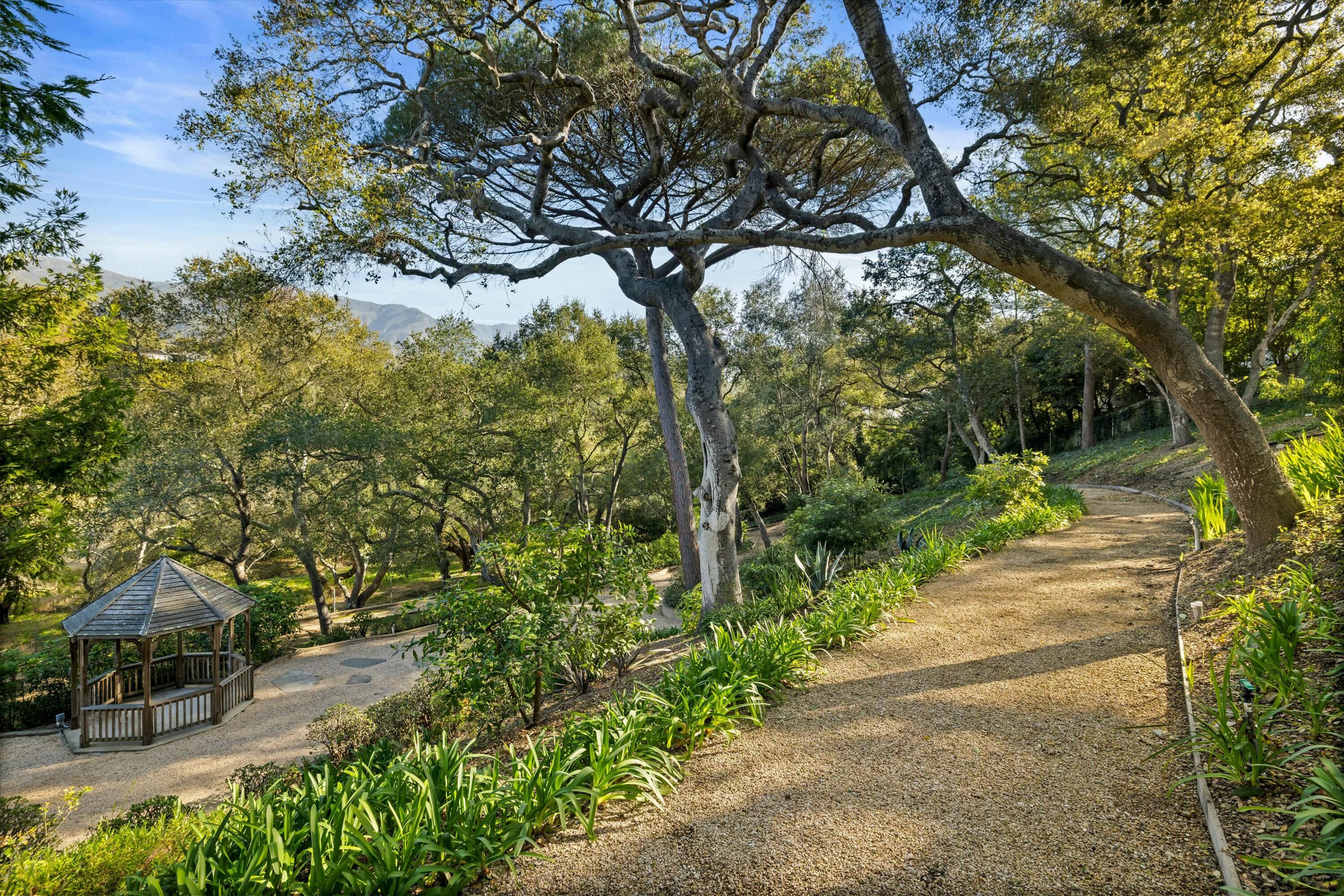 Santa Barbara, California 93108, United States, 4 Bedrooms Bedrooms, ,5 BathroomsBathrooms,Residential,Active,85075