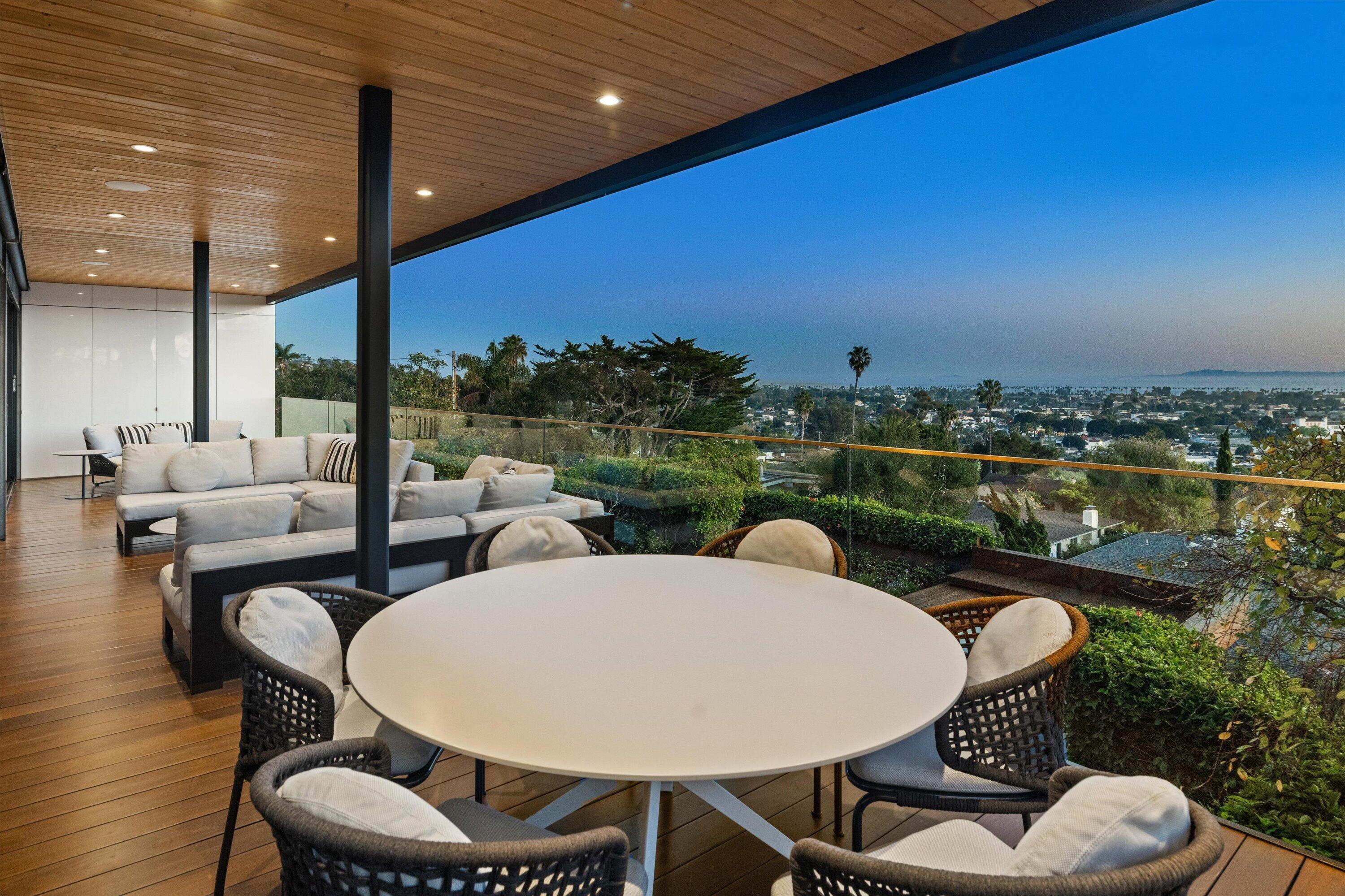 Santa Barbara, California 93103, United States, 3 Bedrooms Bedrooms, ,4 BathroomsBathrooms,Residential,Active,82162