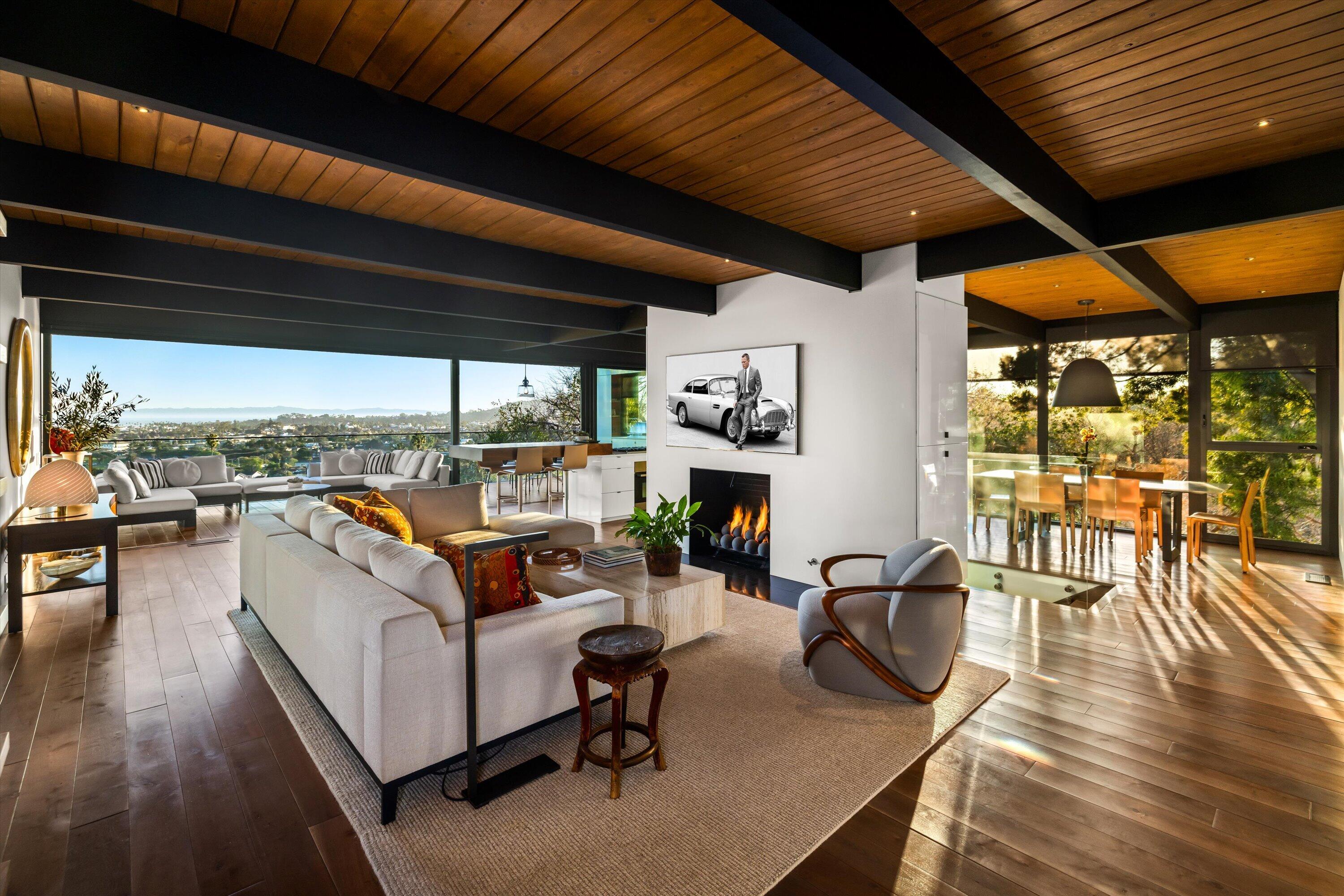 Santa Barbara, California 93103, United States, 3 Bedrooms Bedrooms, ,4 BathroomsBathrooms,Residential,Active,82162