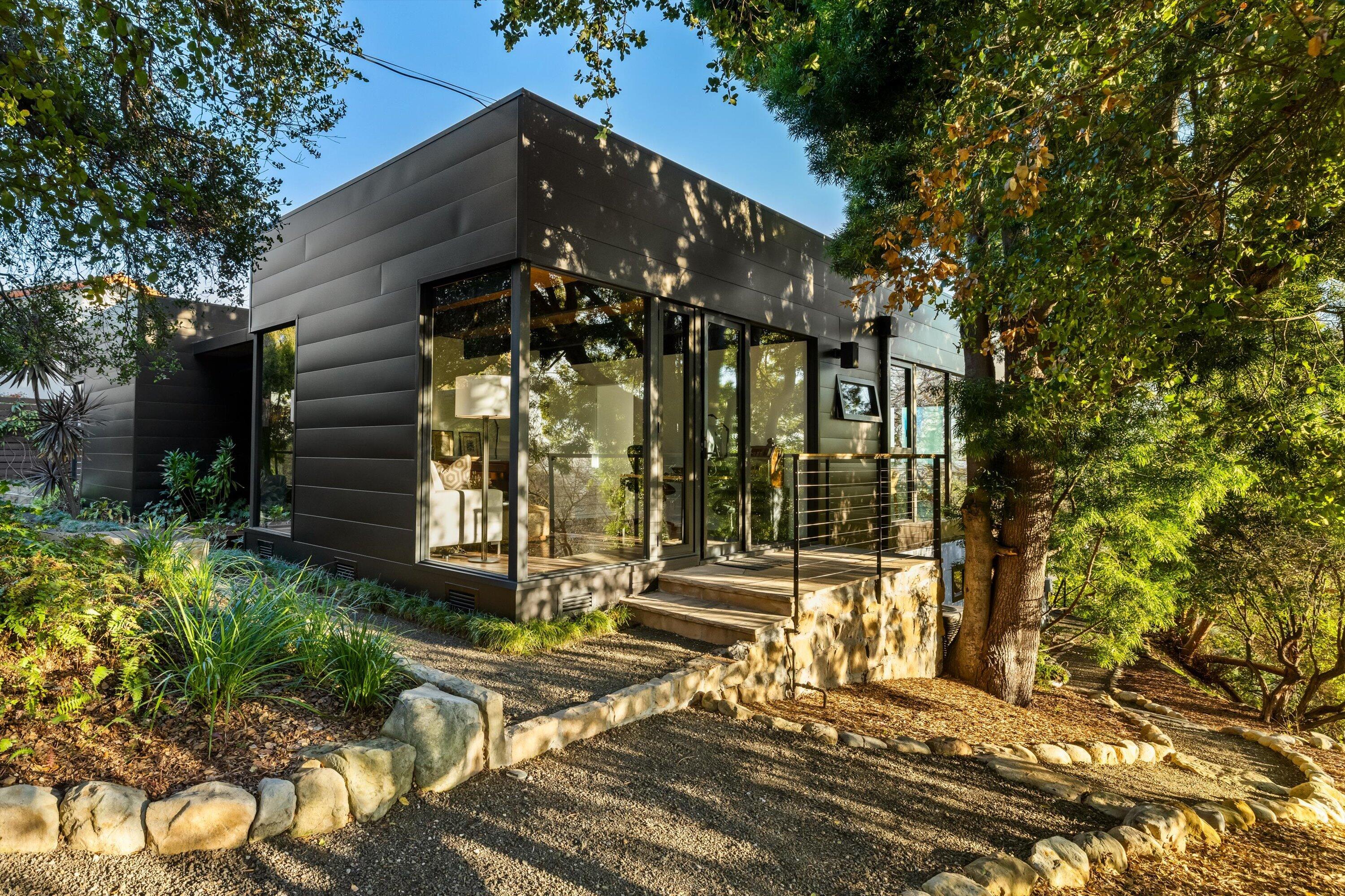 Santa Barbara, California 93103, United States, 3 Bedrooms Bedrooms, ,4 BathroomsBathrooms,Residential,Active,82162