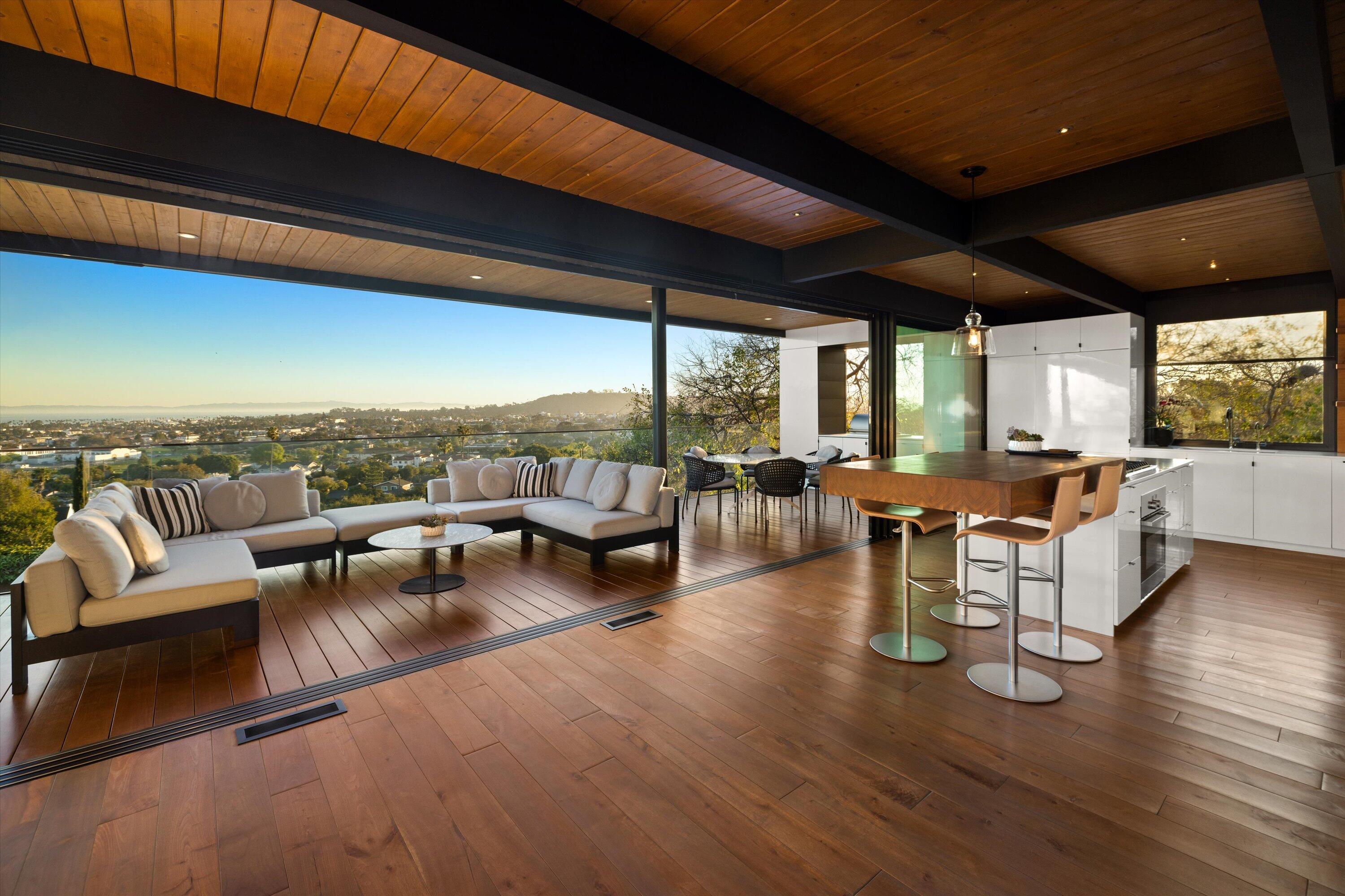 Santa Barbara, California 93103, United States, 3 Bedrooms Bedrooms, ,4 BathroomsBathrooms,Residential,Active,82162