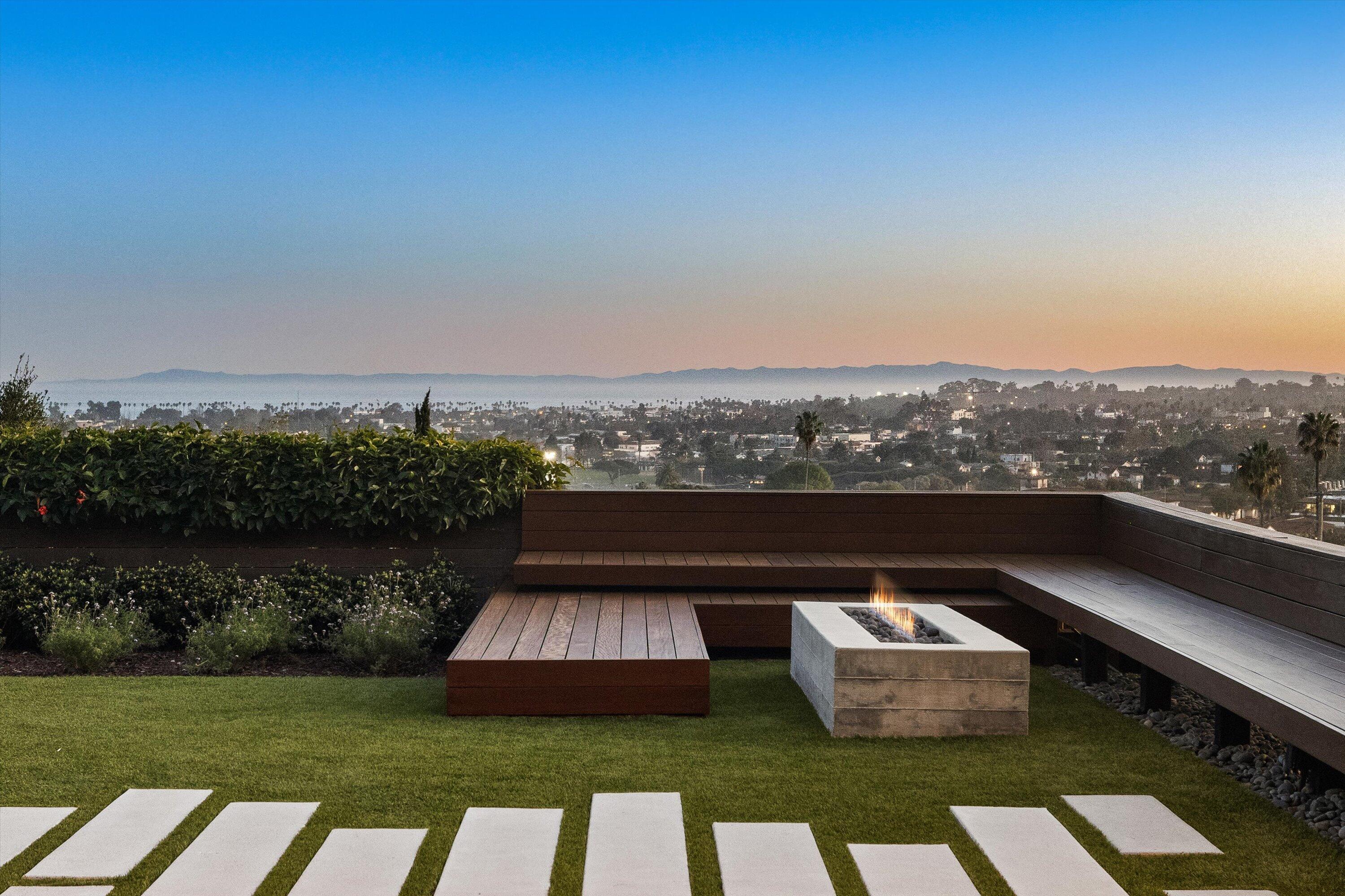 Santa Barbara, California 93103, United States, 3 Bedrooms Bedrooms, ,4 BathroomsBathrooms,Residential,Active,82162