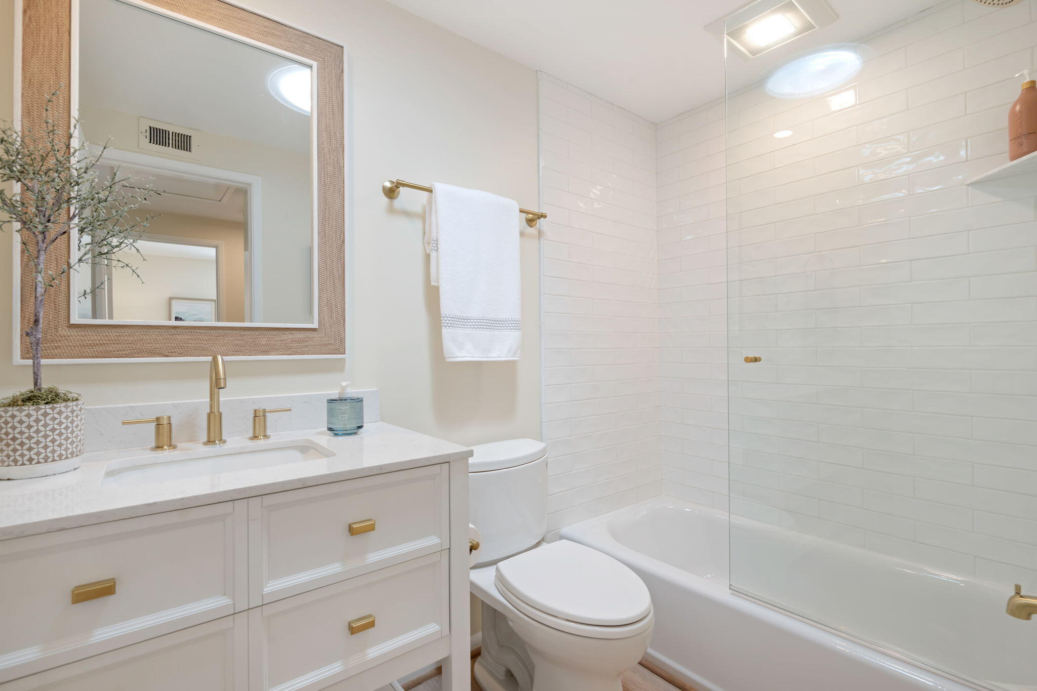 Santa Barbara, California 93109, United States, 3 Bedrooms Bedrooms, ,2 BathroomsBathrooms,Residential,Active,172394