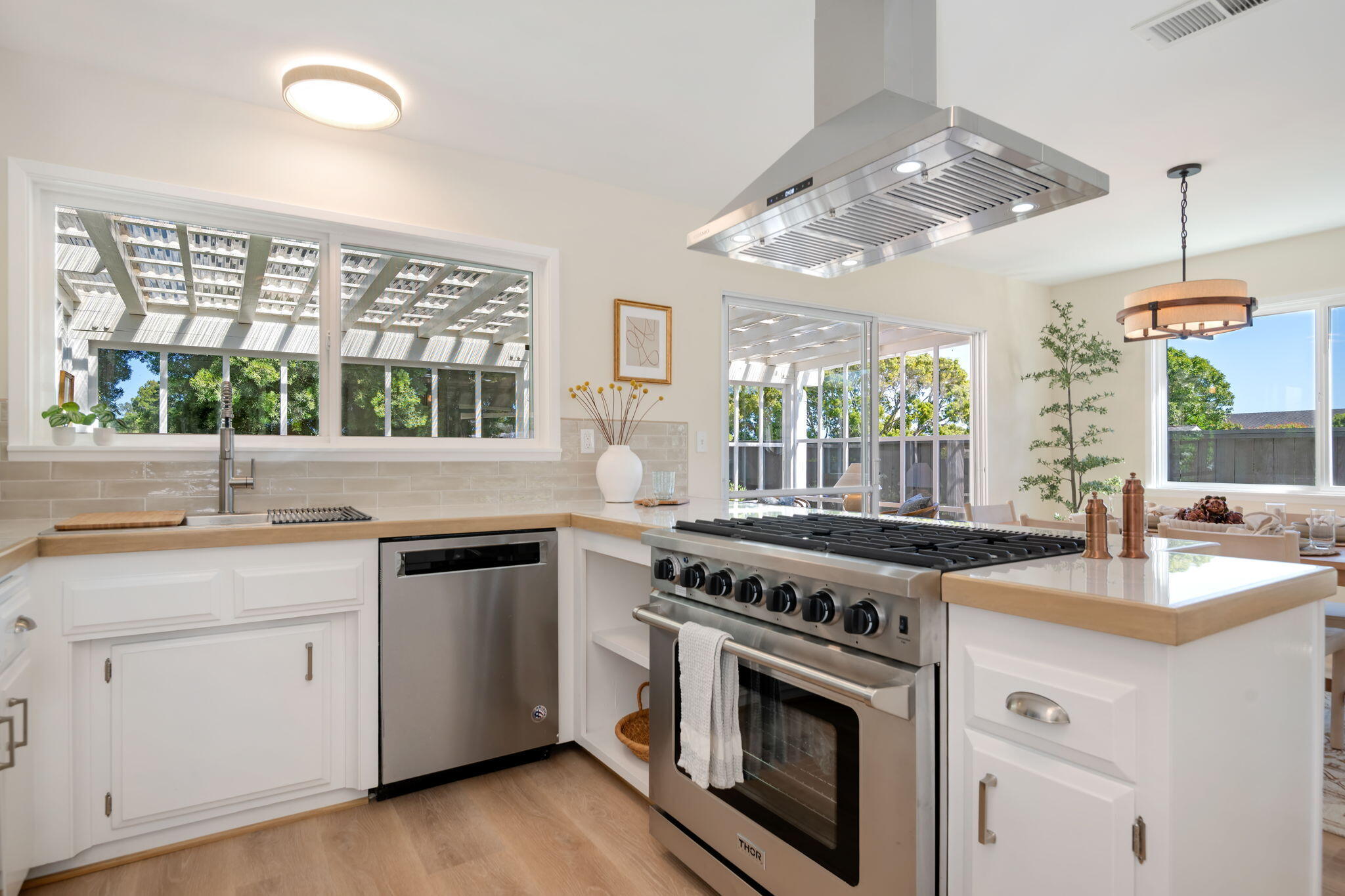 Santa Barbara, California 93109, United States, 3 Bedrooms Bedrooms, ,2 BathroomsBathrooms,Residential,Active,172394