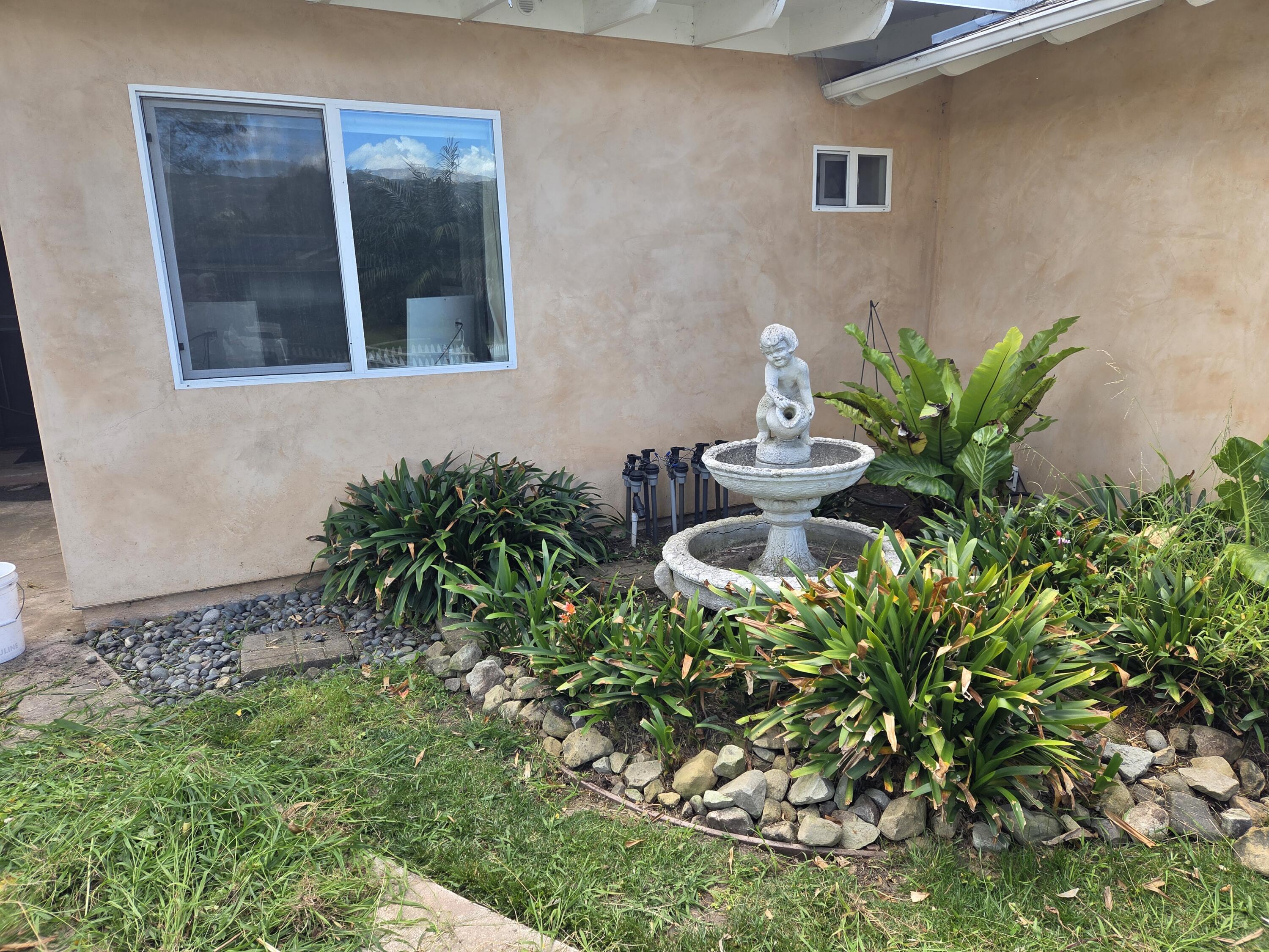 6207 Newcastle Avenue 6207 Newcastle Ave