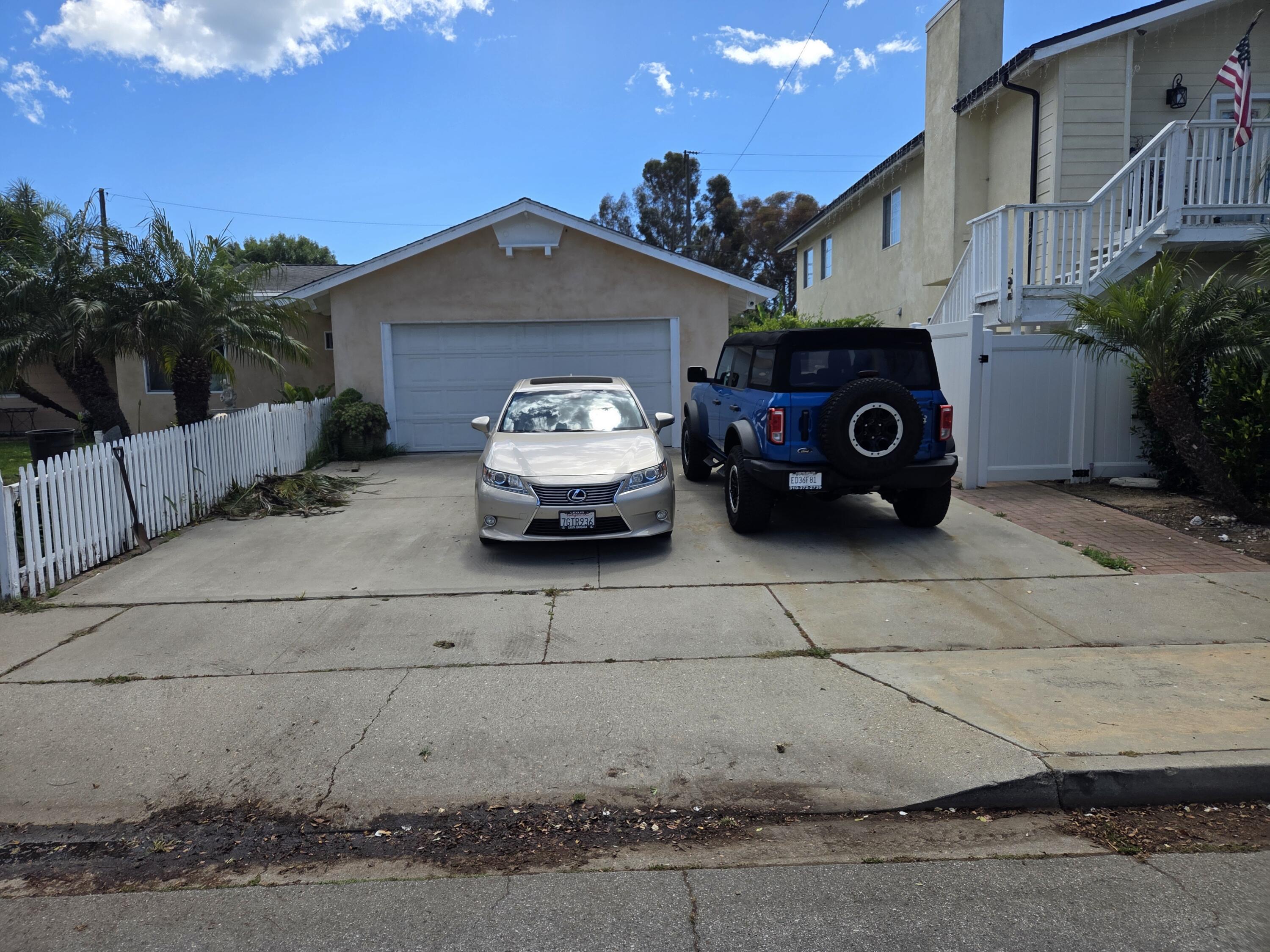 6207 Newcastle Avenue 6207 Newcastle Ave