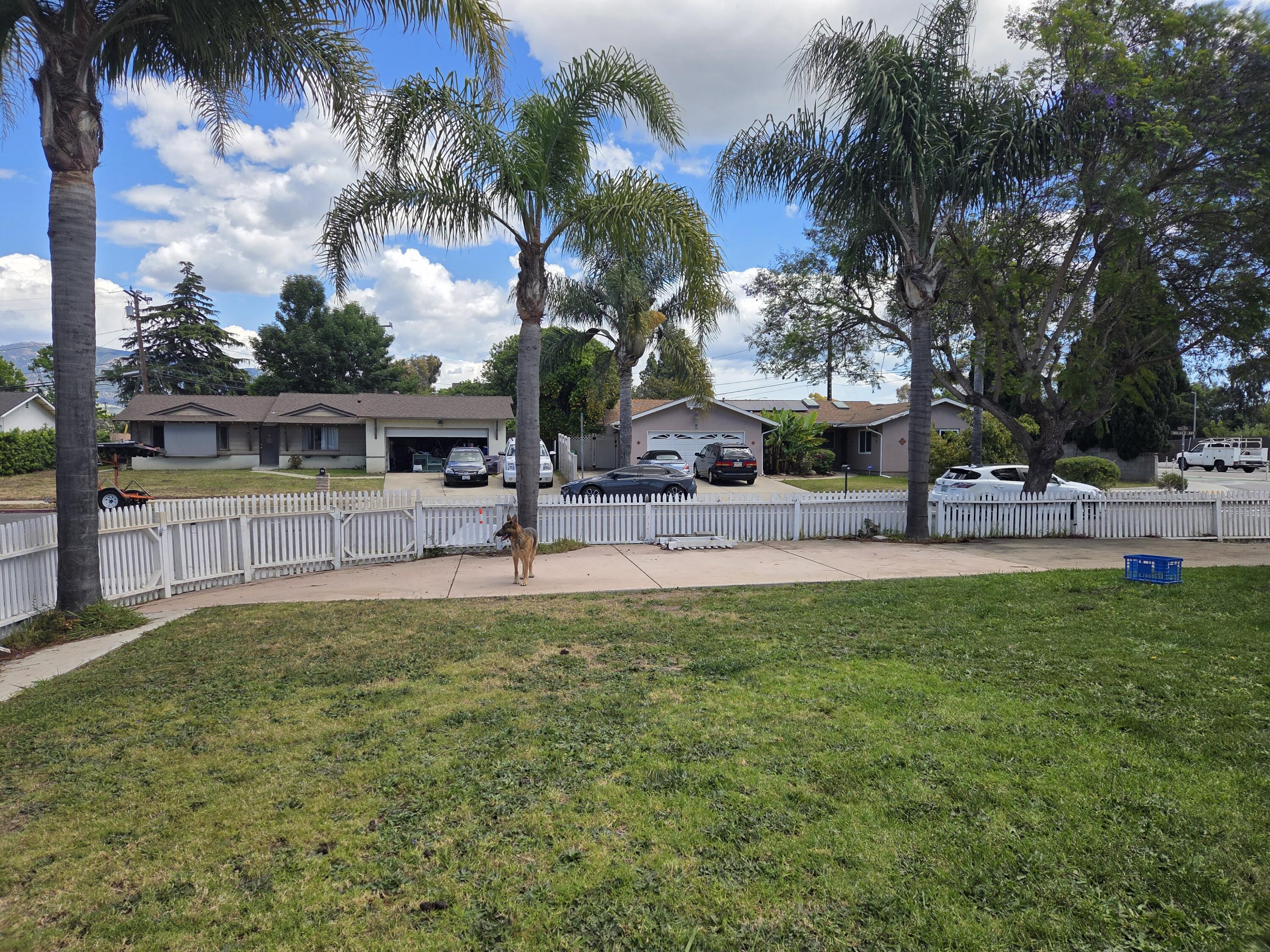 6207 Newcastle Avenue 6207 Newcastle Ave