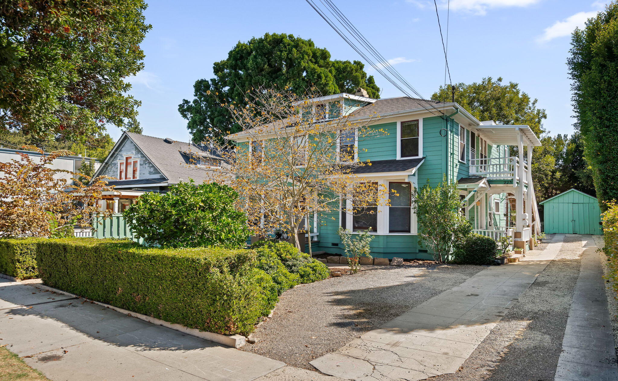 223 W Arrellaga Street