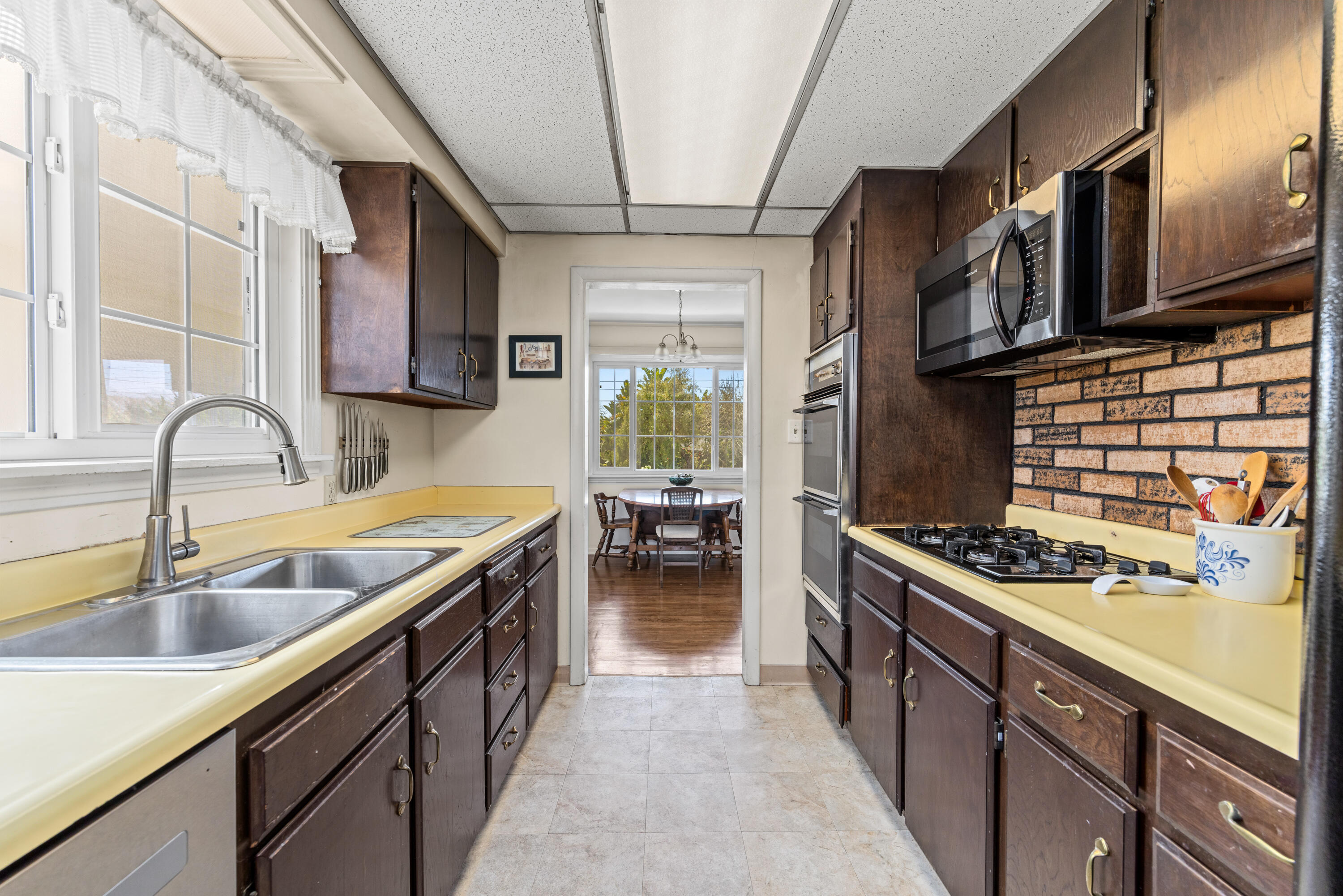 Carpinteria, California 93013, United States, 3 Bedrooms Bedrooms, ,2 BathroomsBathrooms,Residential,Pending,109259