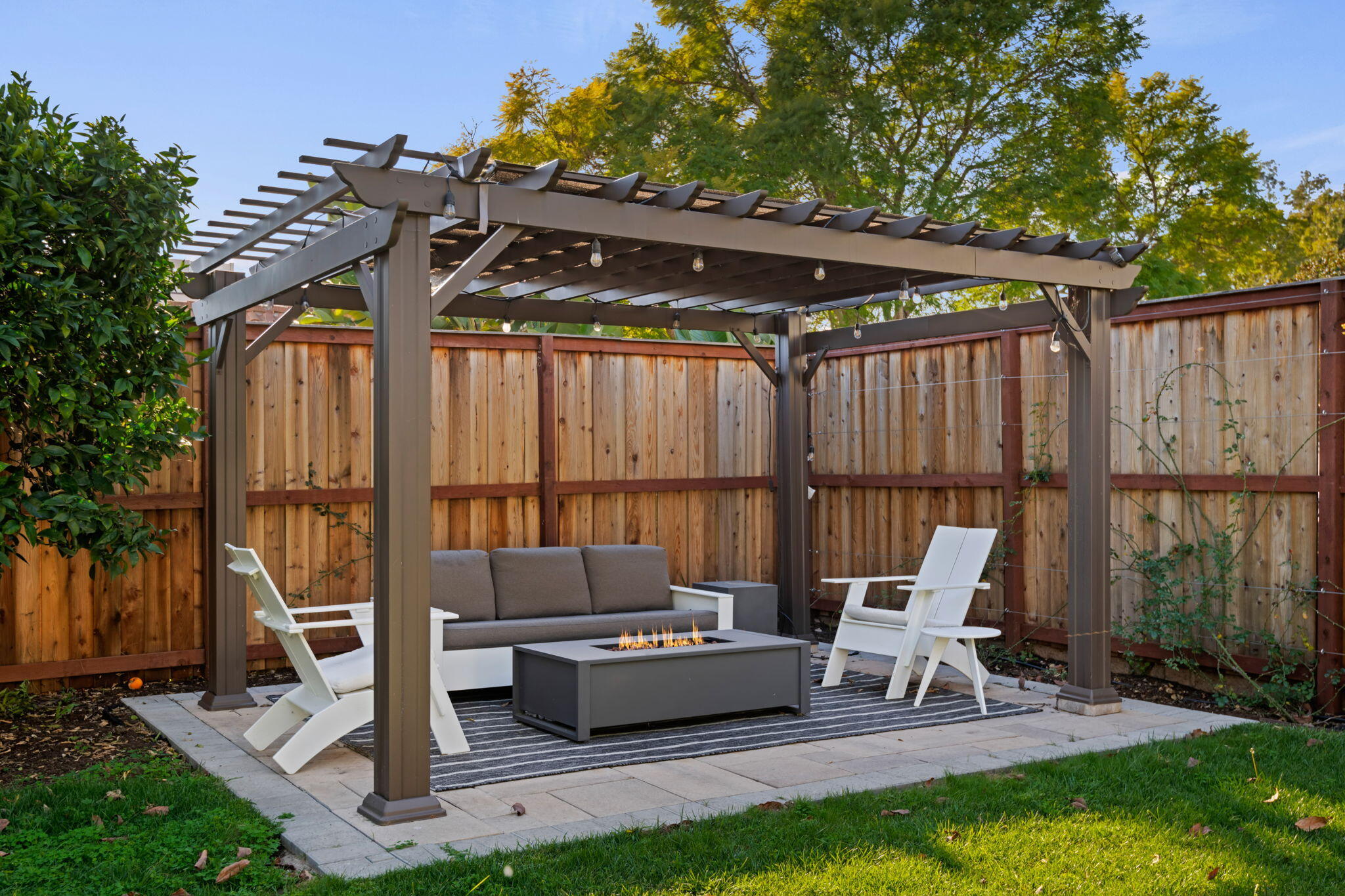 Santa Barbara, California 93105, United States, 3 Bedrooms Bedrooms, ,2 BathroomsBathrooms,Residential,Active,1220