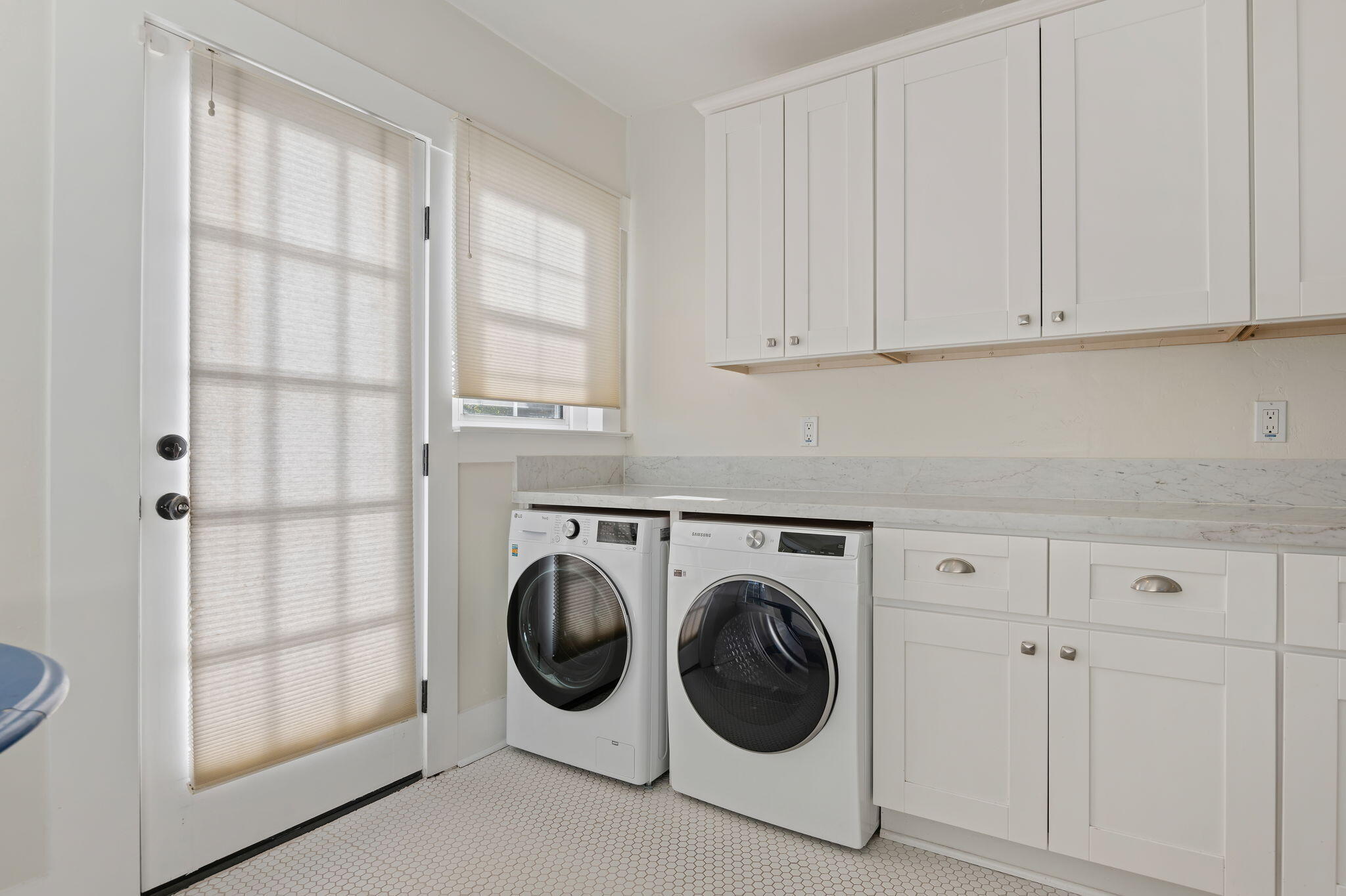 Santa Barbara, California 93105, United States, 3 Bedrooms Bedrooms, ,2 BathroomsBathrooms,Residential,Active,1220