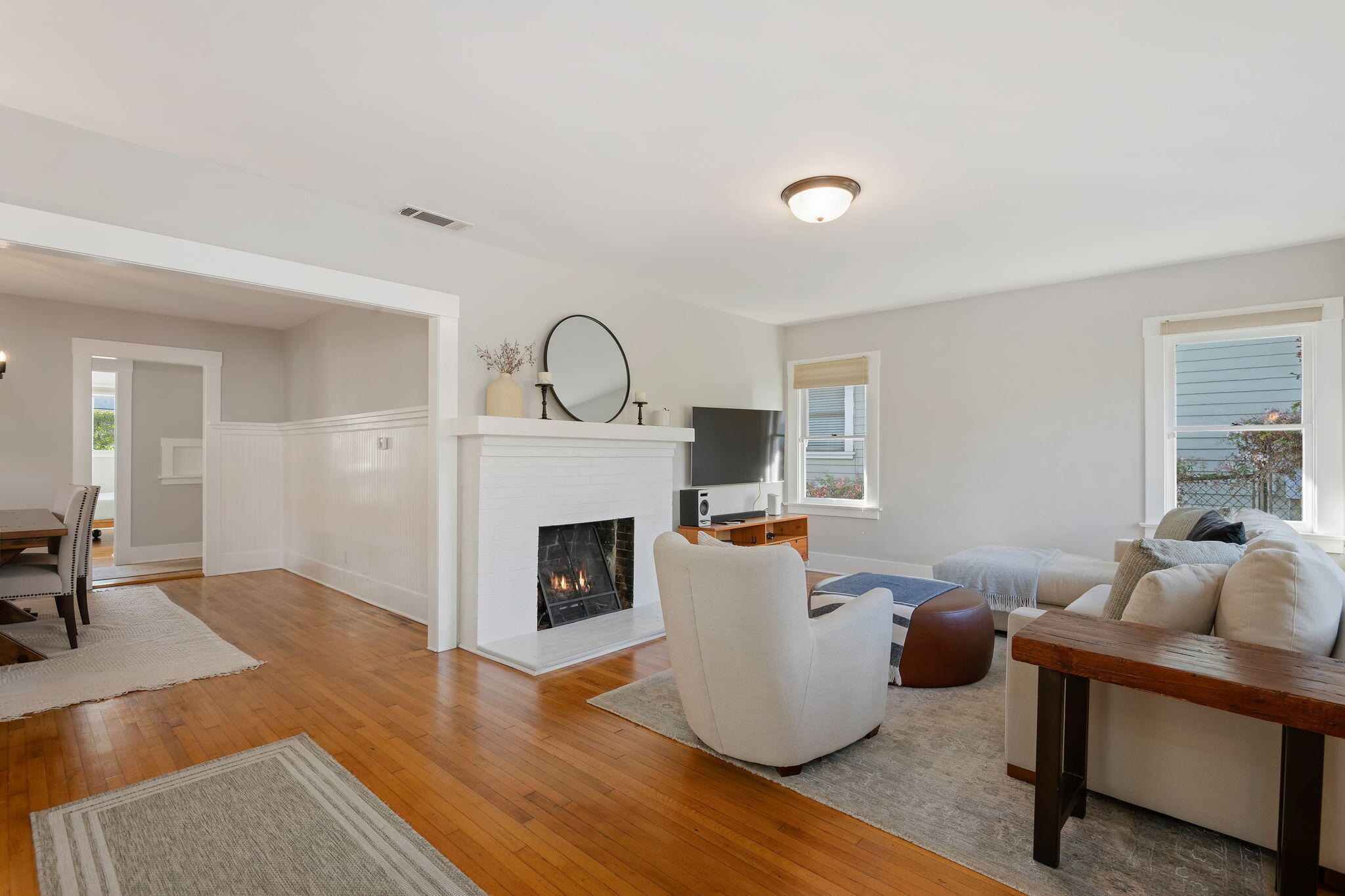 Santa Barbara, California 93105, United States, 3 Bedrooms Bedrooms, ,2 BathroomsBathrooms,Residential,Active,1220