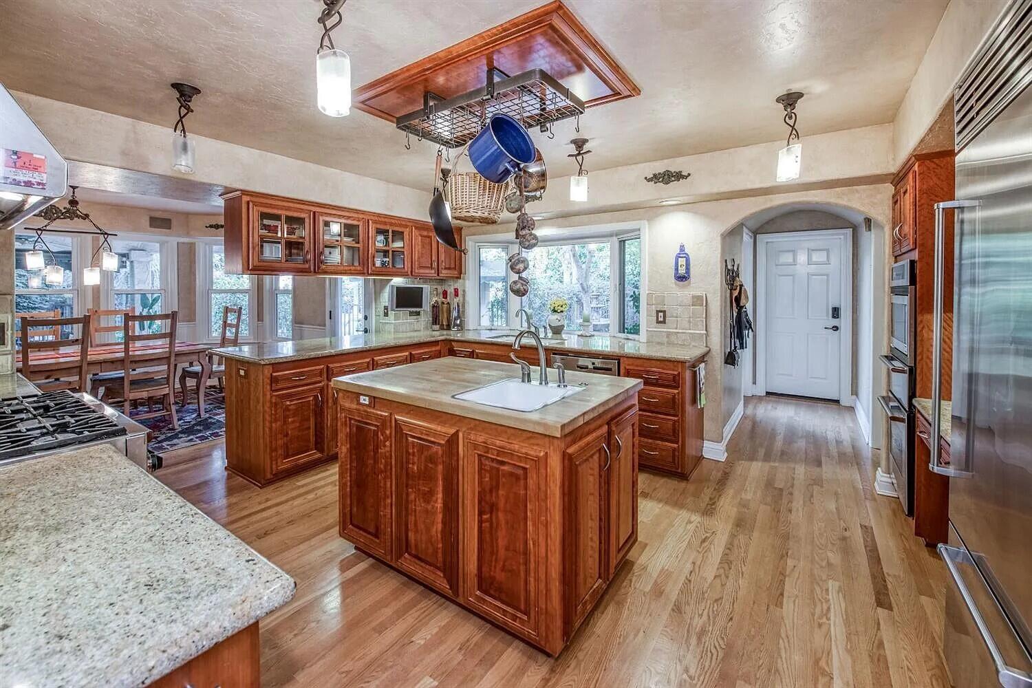 Out Of Area, California 93720, United States, 5 Bedrooms Bedrooms, ,4 BathroomsBathrooms,Residential,Active,227834