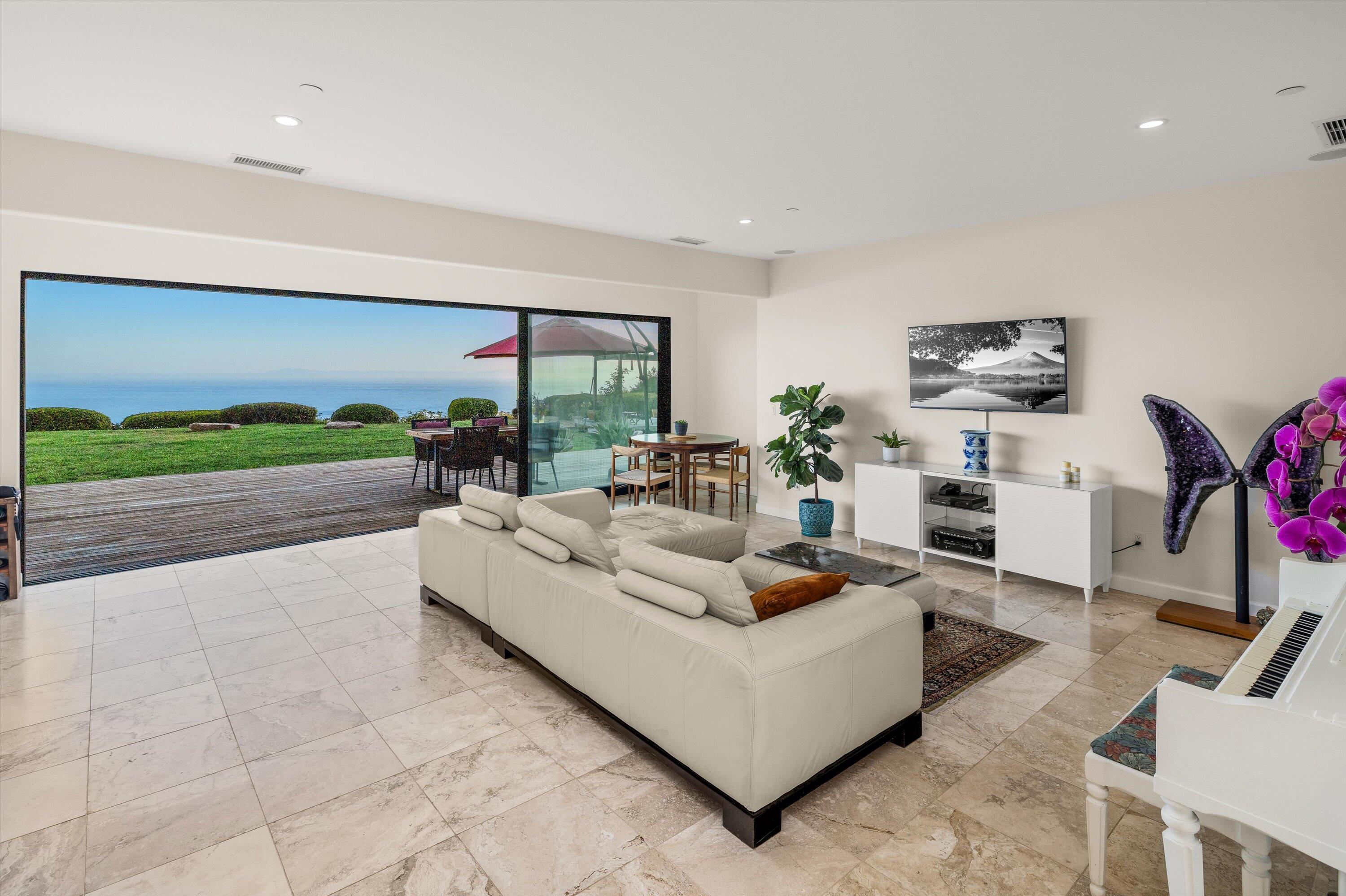 Carpinteria, California 93013, United States, 3 Bedrooms Bedrooms, ,2 BathroomsBathrooms,Residential,Active,45736