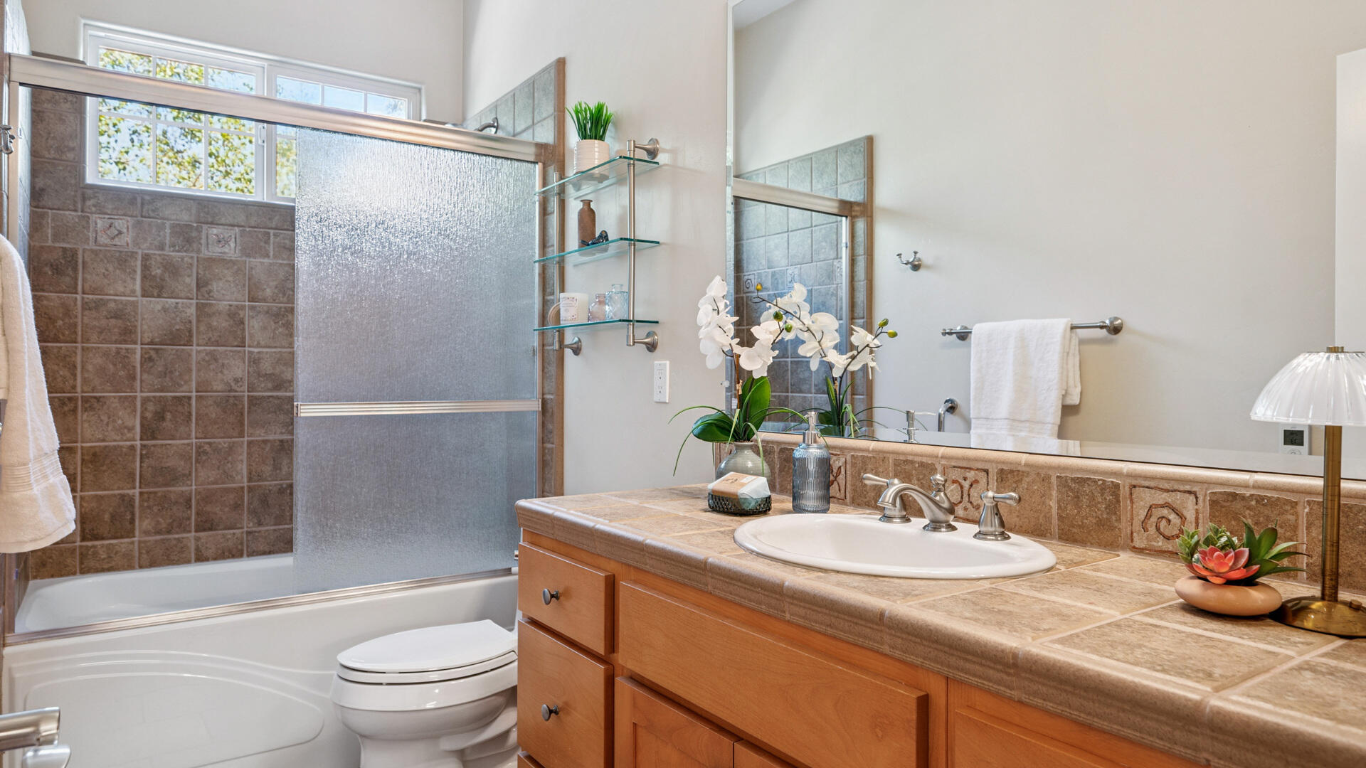 Solvang, California 93463, United States, 4 Bedrooms Bedrooms, ,3 BathroomsBathrooms,Residential,Active,178472