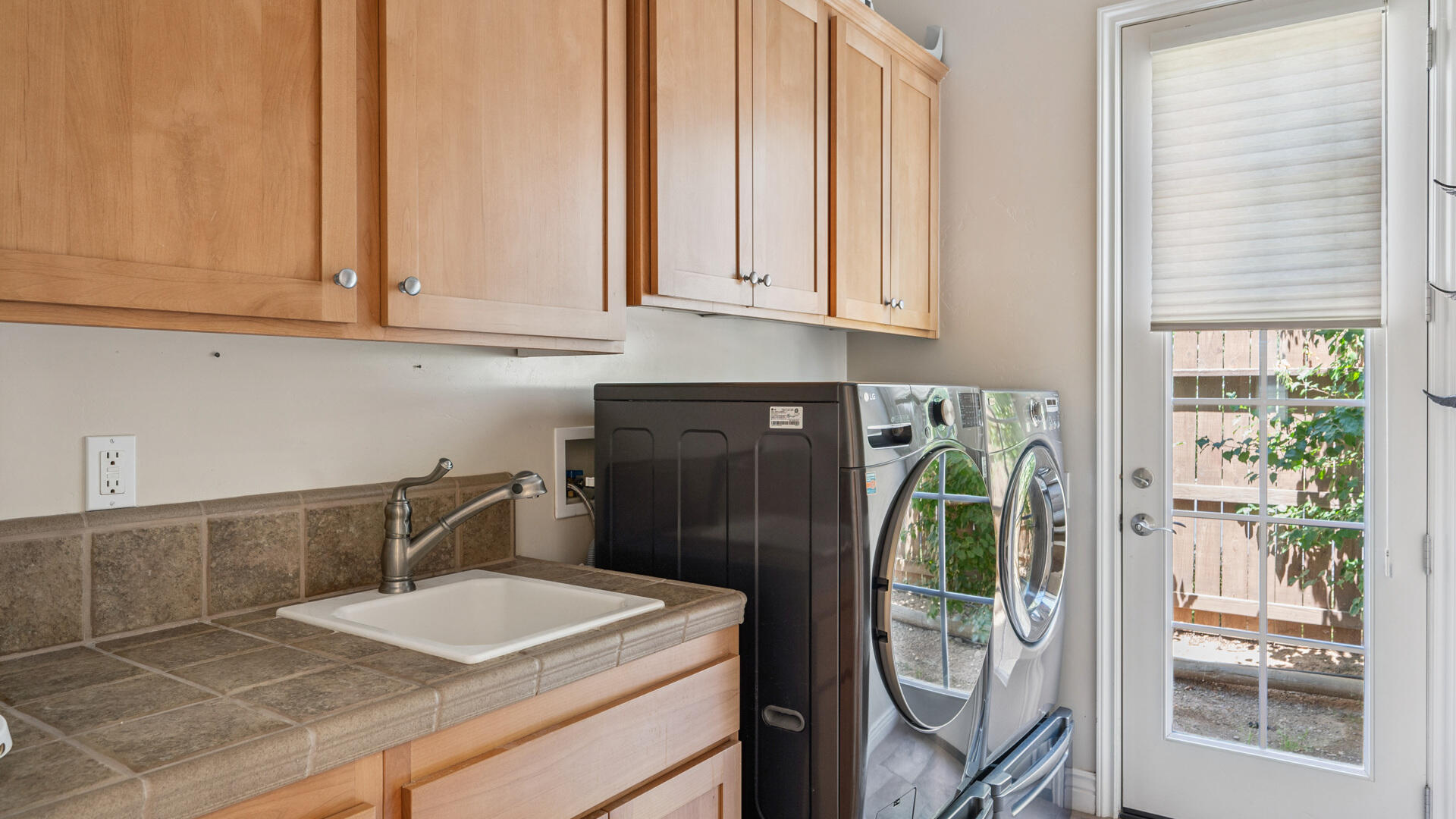 Solvang, California 93463, United States, 4 Bedrooms Bedrooms, ,3 BathroomsBathrooms,Residential,Active,178472