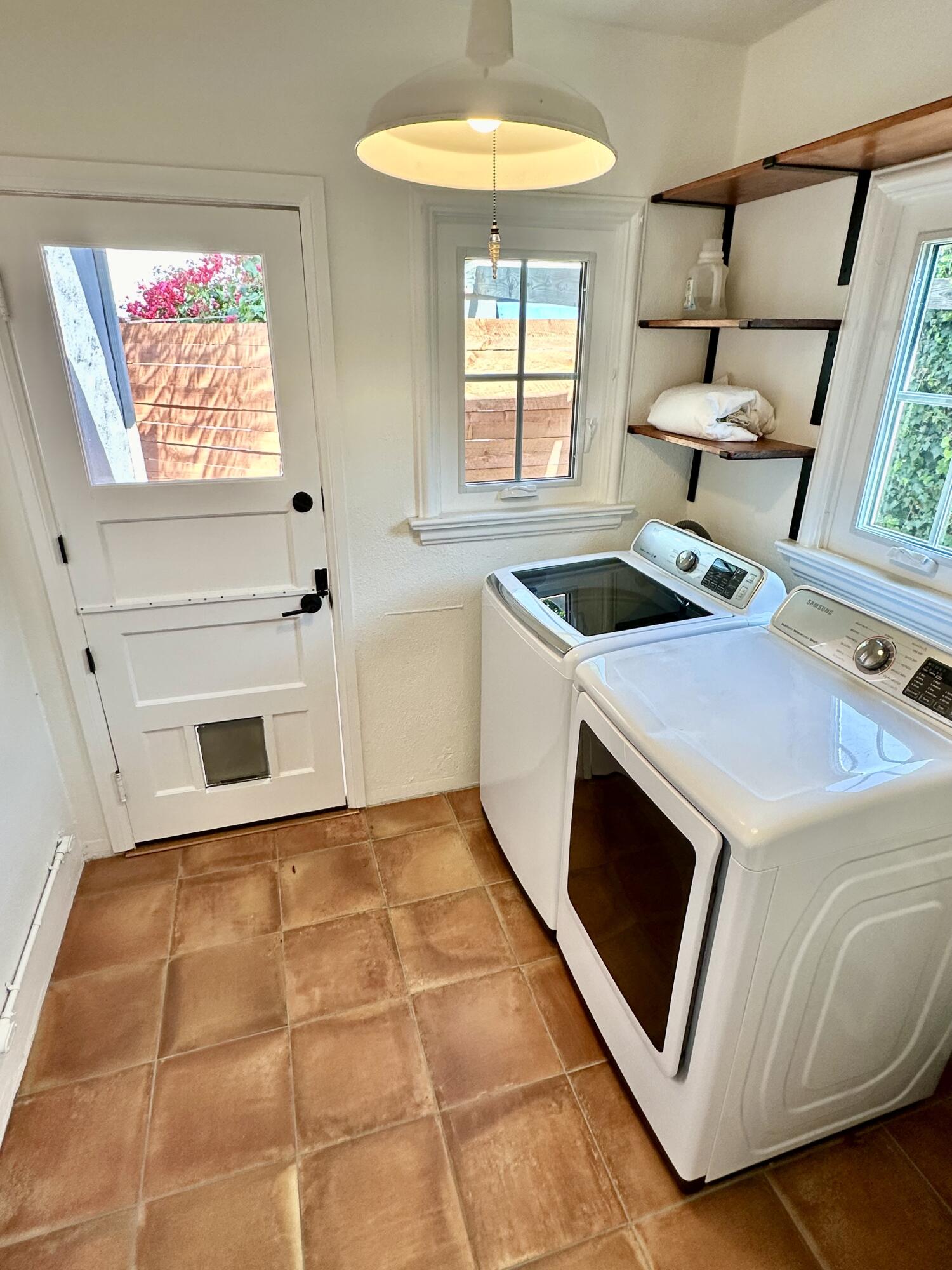 Santa Barbara, California 93101, United States, 3 Bedrooms Bedrooms, ,2 BathroomsBathrooms,Residential,Active,142985