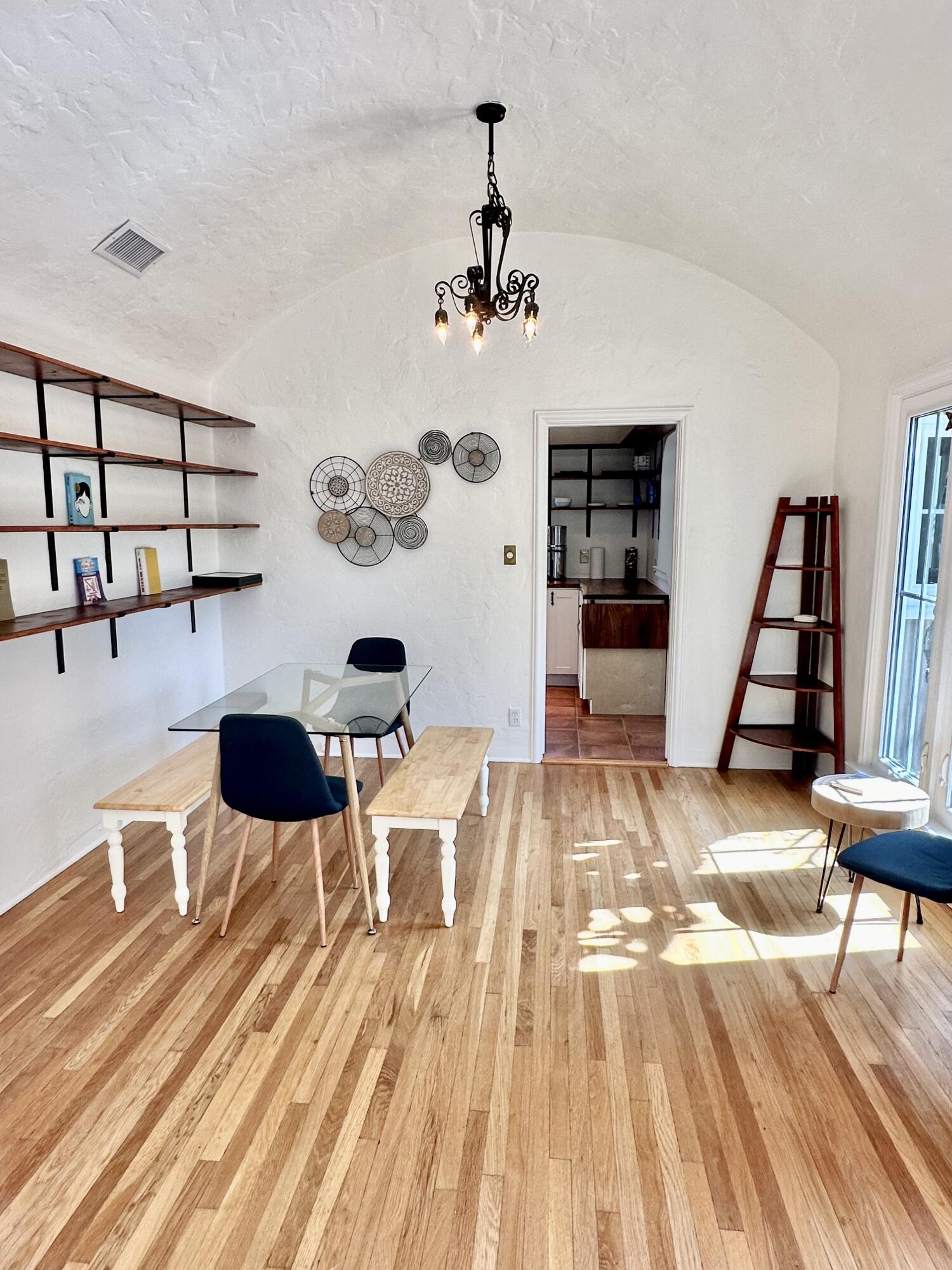 Santa Barbara, California 93101, United States, 3 Bedrooms Bedrooms, ,2 BathroomsBathrooms,Residential,Active,142985