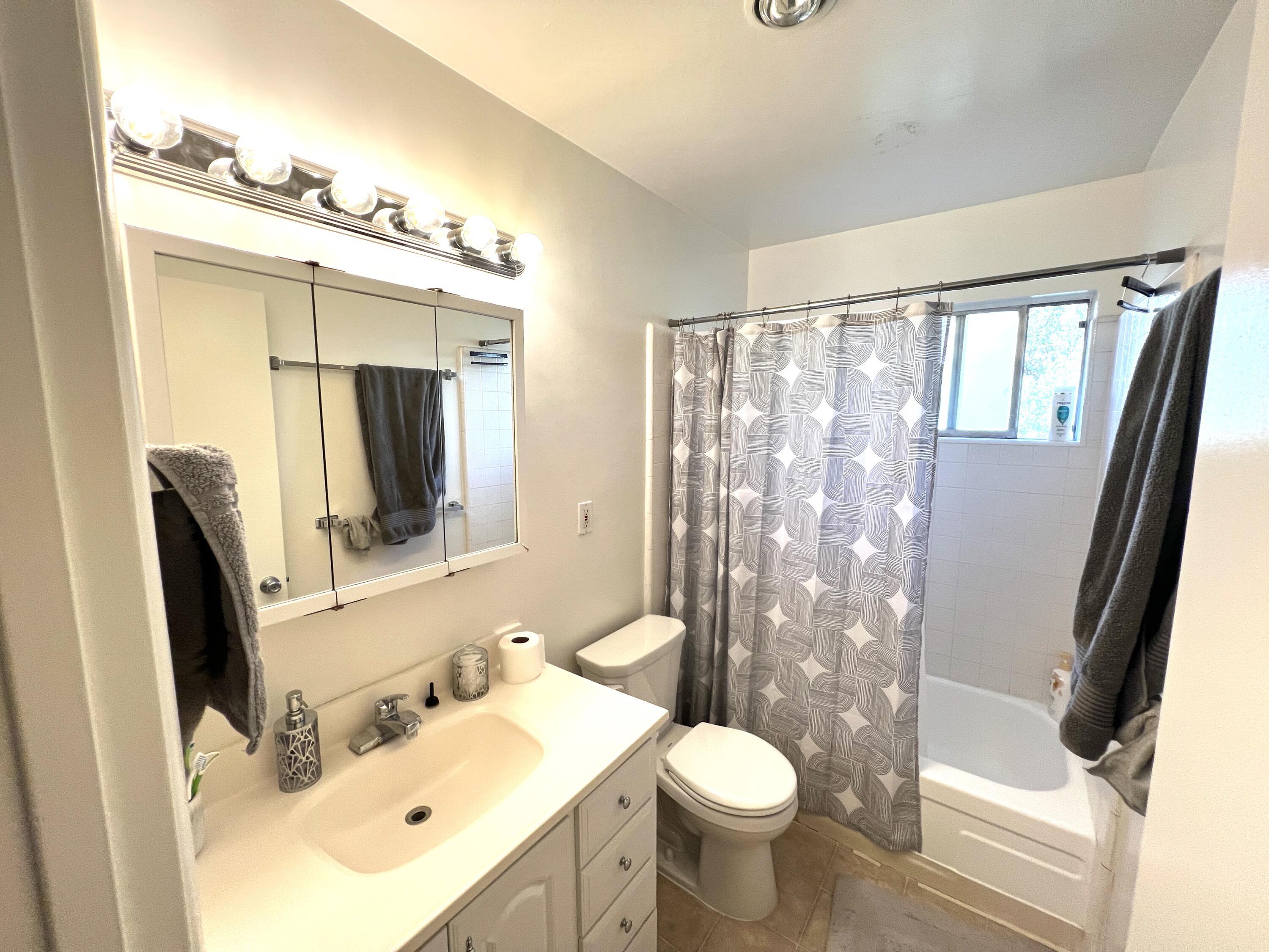 Santa Barbara, California 93105, United States, ,Residential,Active,1652