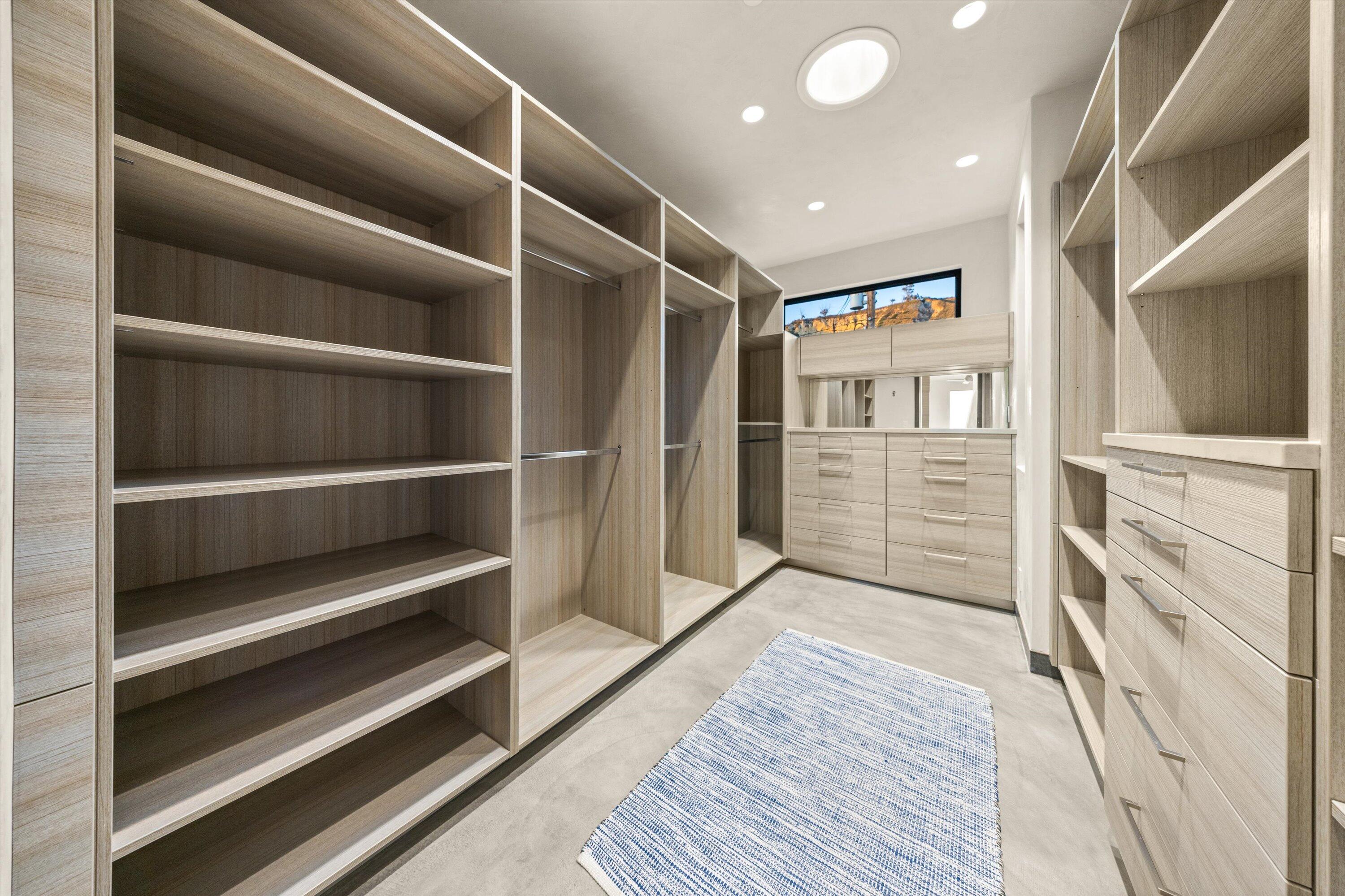 Ventura, California 93001, United States, 3 Bedrooms Bedrooms, ,4 BathroomsBathrooms,Residential,Active,122787