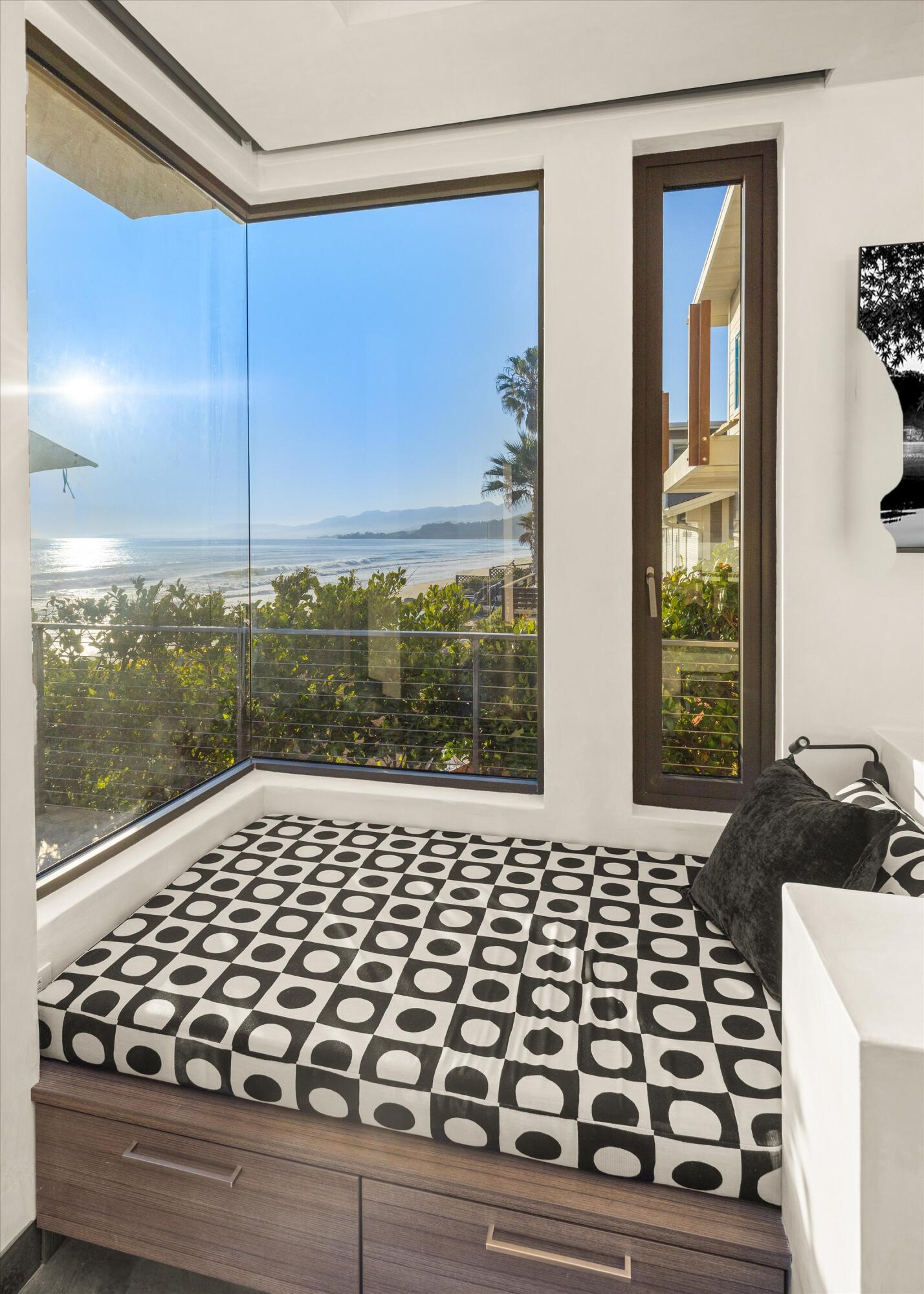 Ventura, California 93001, United States, 3 Bedrooms Bedrooms, ,4 BathroomsBathrooms,Residential,Active,122787