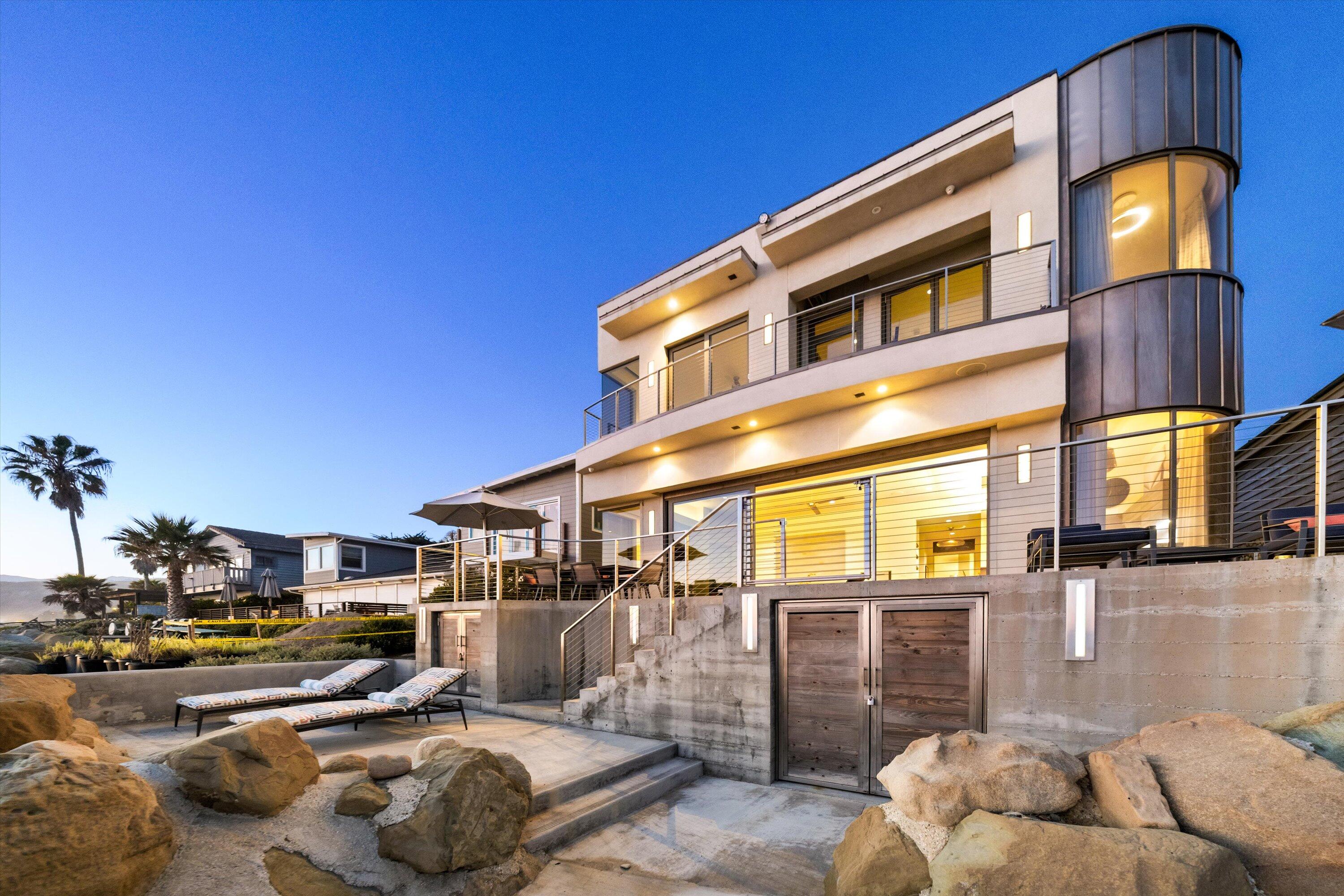 Ventura, California 93001, United States, 3 Bedrooms Bedrooms, ,4 BathroomsBathrooms,Residential,Active,122787