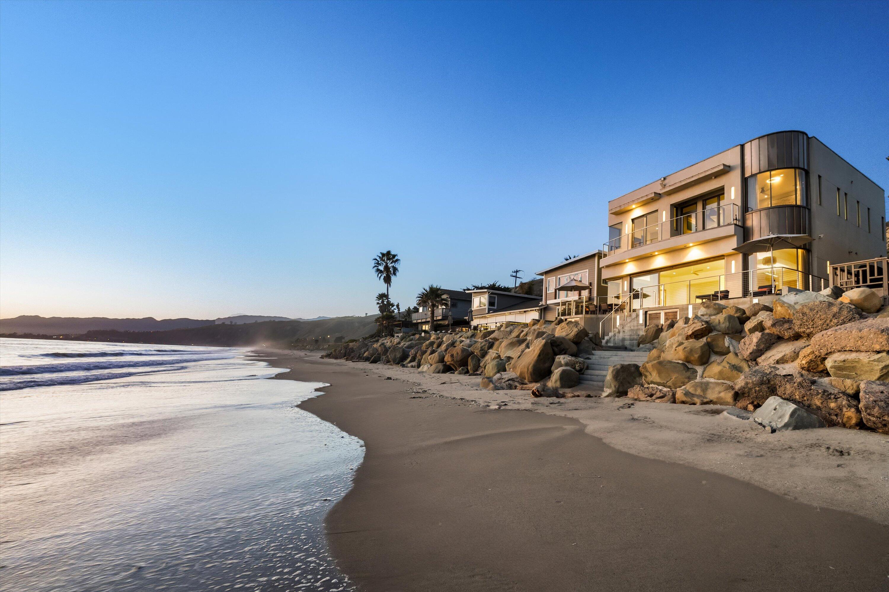 Ventura, California 93001, United States, 3 Bedrooms Bedrooms, ,4 BathroomsBathrooms,Residential,Active,122787