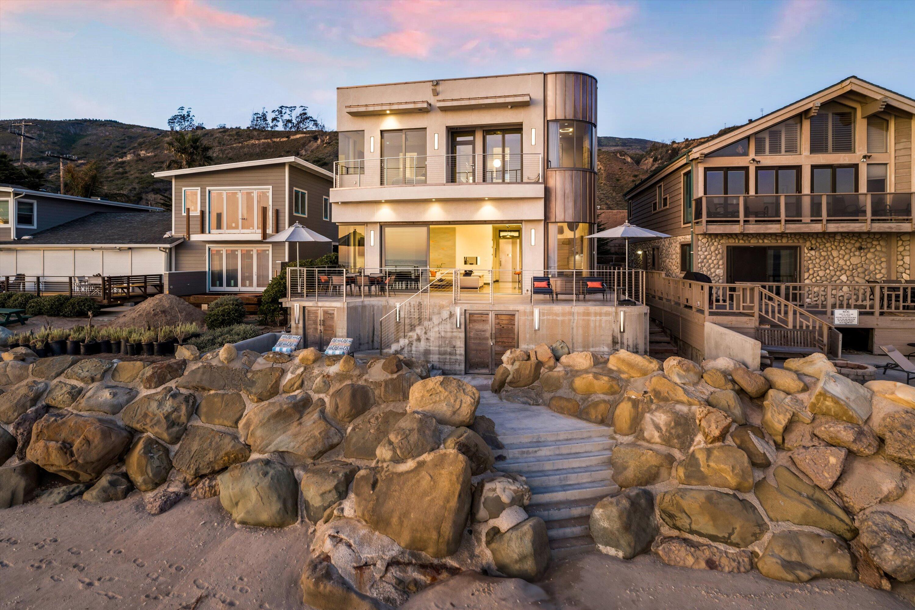 Ventura, California 93001, United States, 3 Bedrooms Bedrooms, ,4 BathroomsBathrooms,Residential,Active,122787