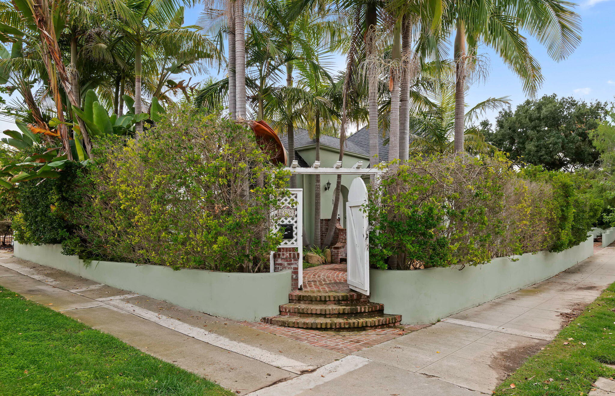 2135 Chapala Street