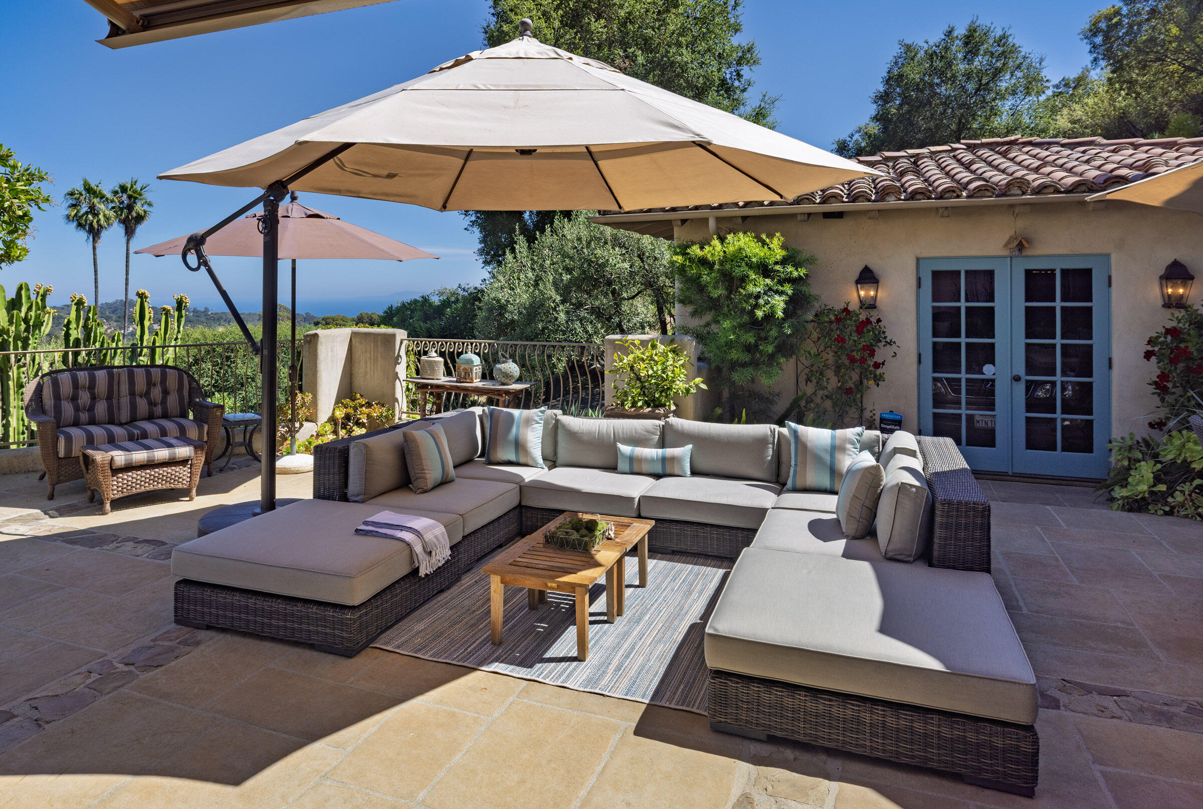 Santa Barbara, California 93105, United States, 4 Bedrooms Bedrooms, ,4 BathroomsBathrooms,Residential,Active,170682