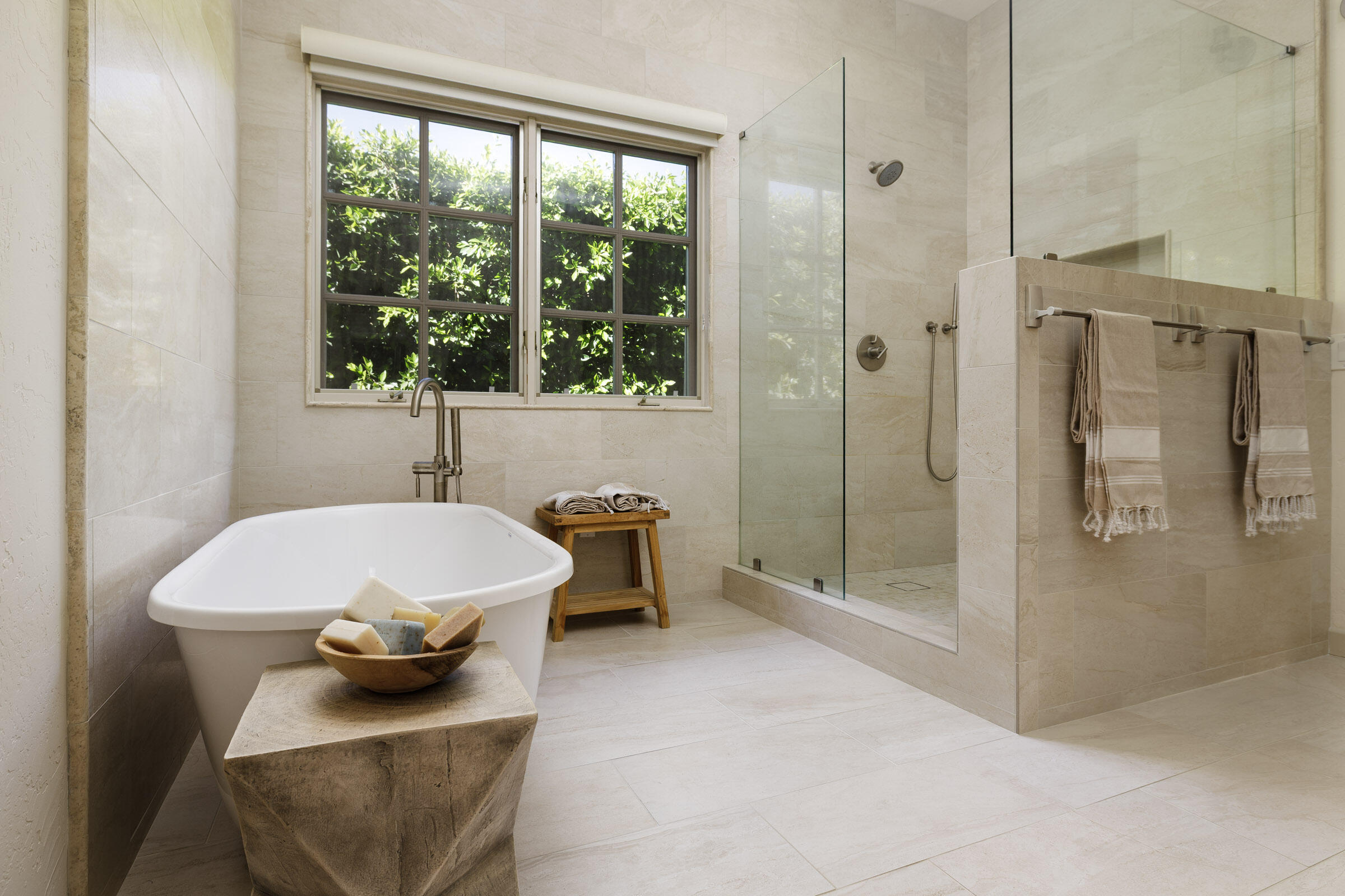 Santa Barbara, California 93105, United States, 4 Bedrooms Bedrooms, ,4 BathroomsBathrooms,Residential,Active,170682