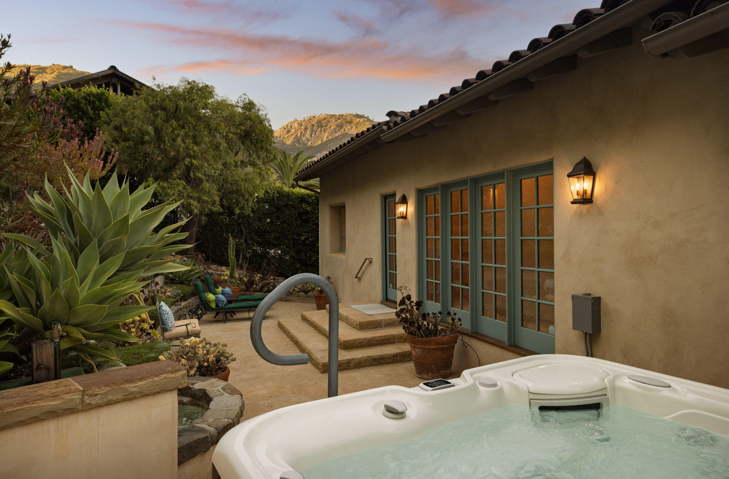 Santa Barbara, California 93105, United States, 4 Bedrooms Bedrooms, ,4 BathroomsBathrooms,Residential,Active,170682