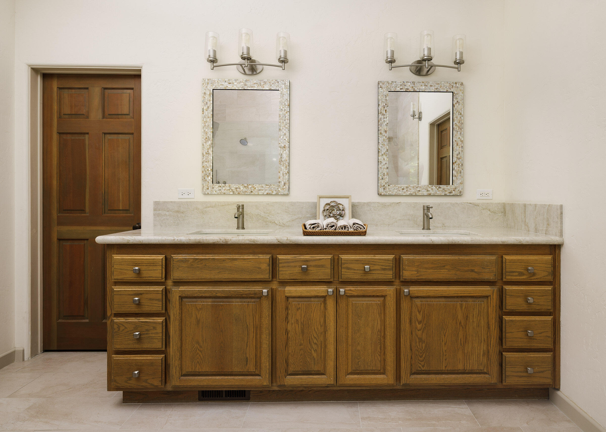 Santa Barbara, California 93105, United States, 4 Bedrooms Bedrooms, ,4 BathroomsBathrooms,Residential,Active,170682