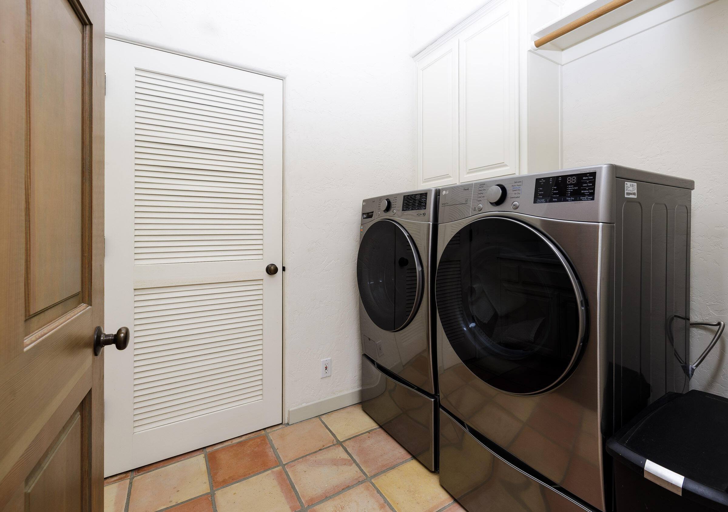 Santa Barbara, California 93105, United States, 4 Bedrooms Bedrooms, ,4 BathroomsBathrooms,Residential,Active,170682