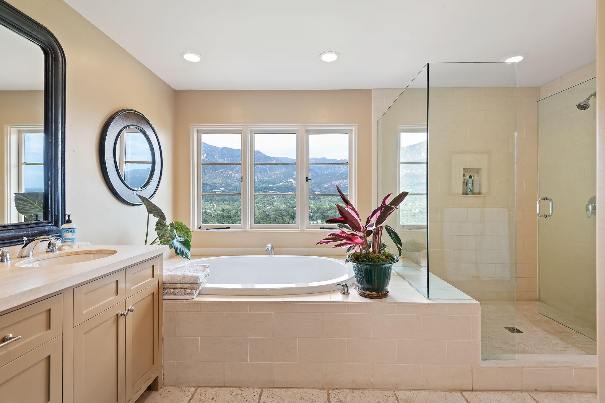 Santa Barbara, California 93108, United States, 4 Bedrooms Bedrooms, ,3 BathroomsBathrooms,Residential,Active,161973