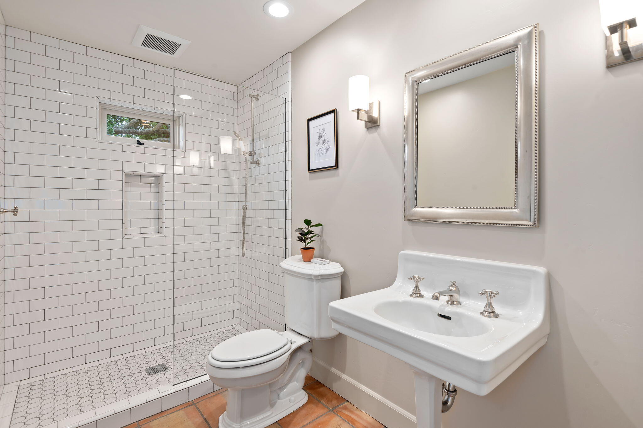 Santa Barbara, California 93108, United States, 4 Bedrooms Bedrooms, ,3 BathroomsBathrooms,Residential,Active,161973