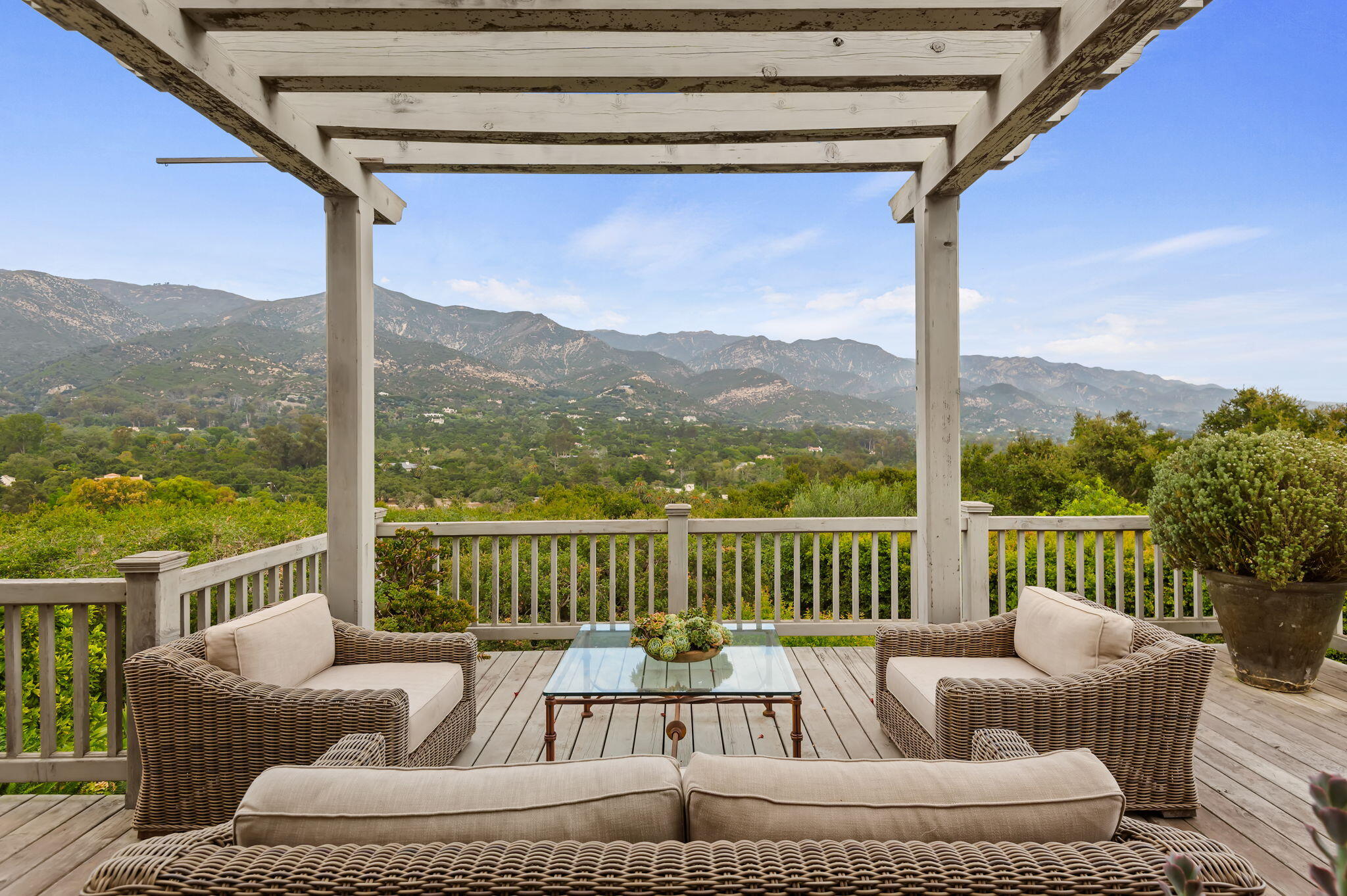 Santa Barbara, California 93108, United States, 4 Bedrooms Bedrooms, ,3 BathroomsBathrooms,Residential,Active,161973