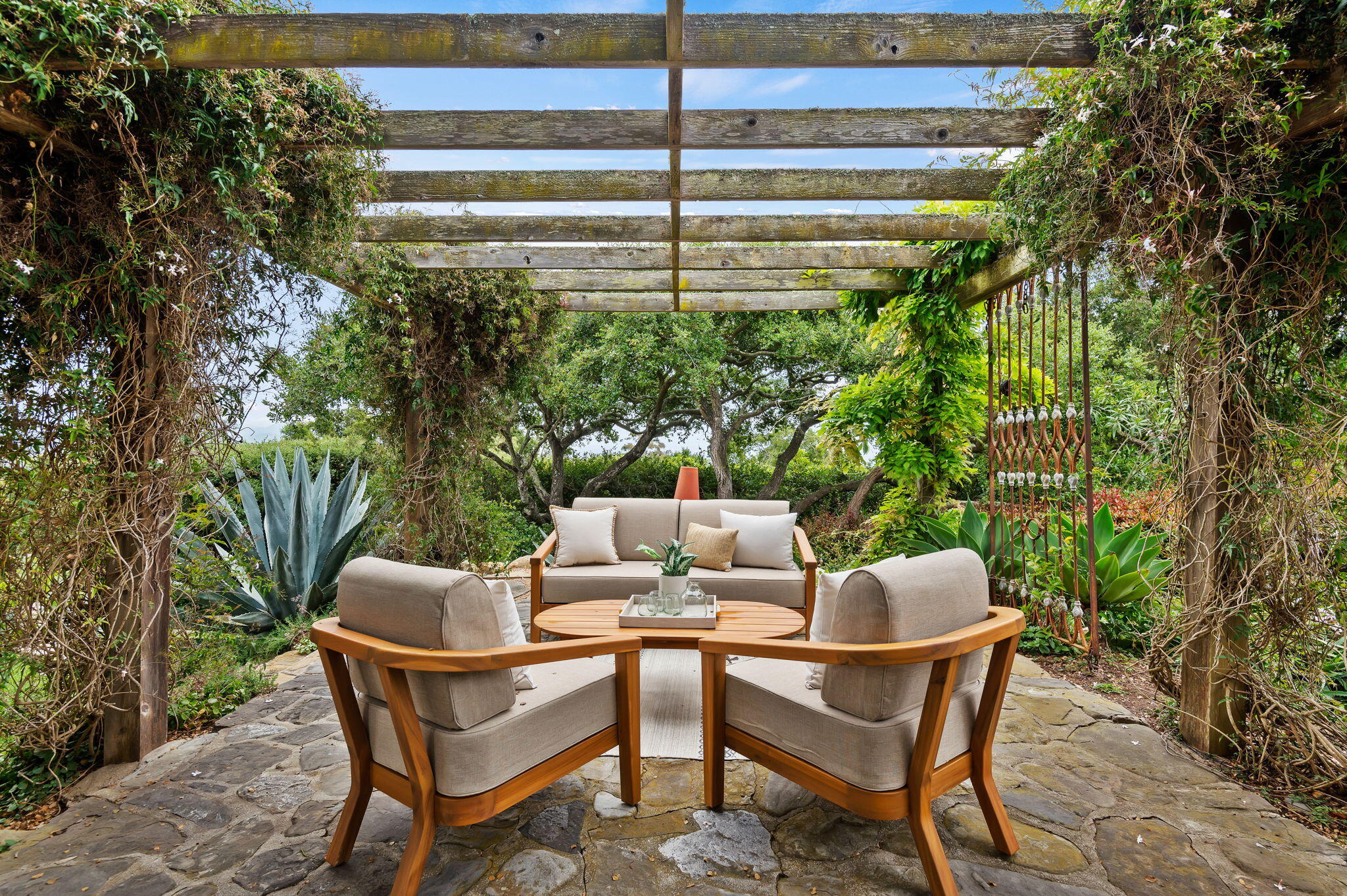 Santa Barbara, California 93108, United States, 4 Bedrooms Bedrooms, ,3 BathroomsBathrooms,Residential,Active,161973