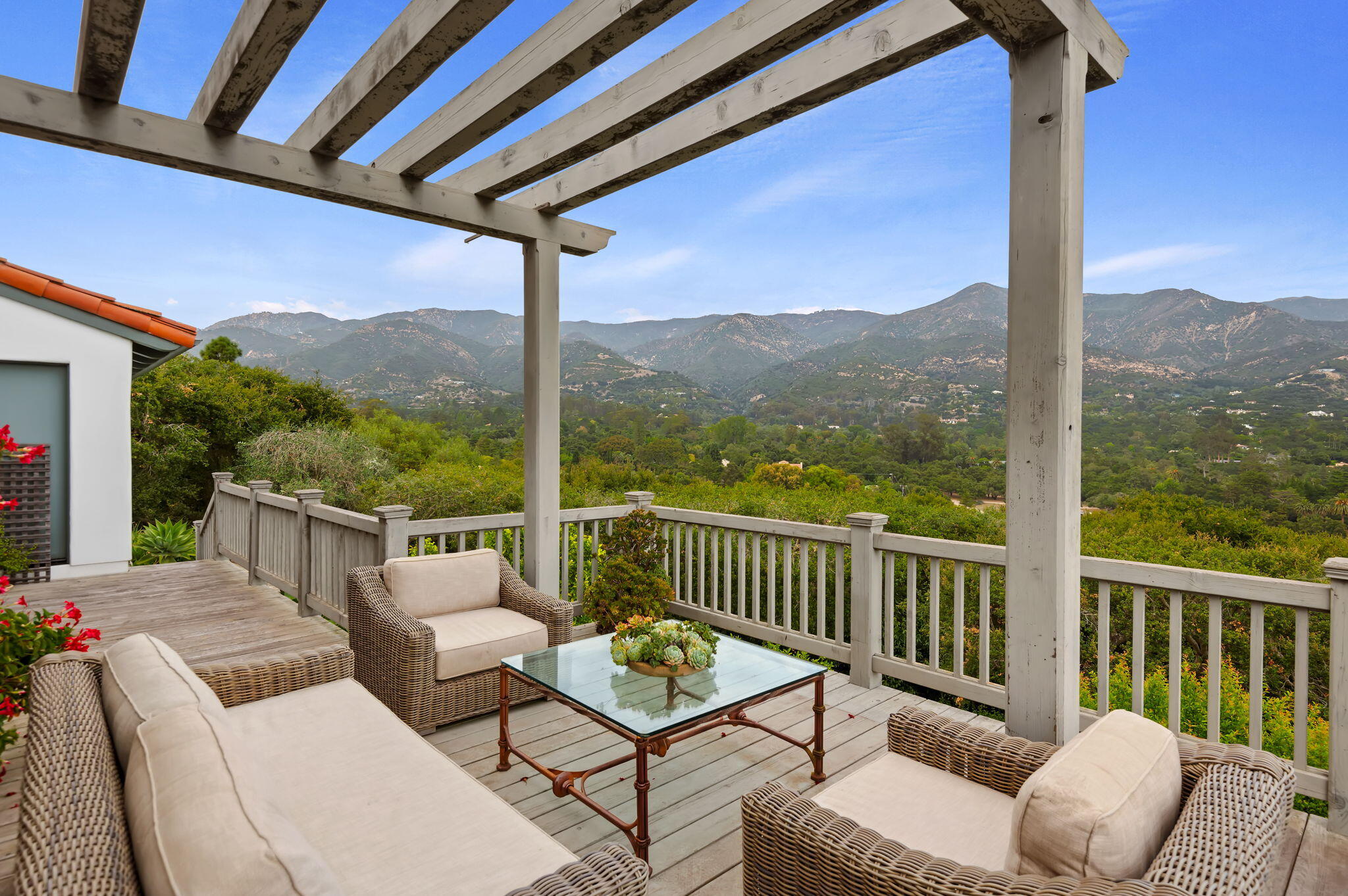 Santa Barbara, California 93108, United States, 4 Bedrooms Bedrooms, ,3 BathroomsBathrooms,Residential,Active,161973
