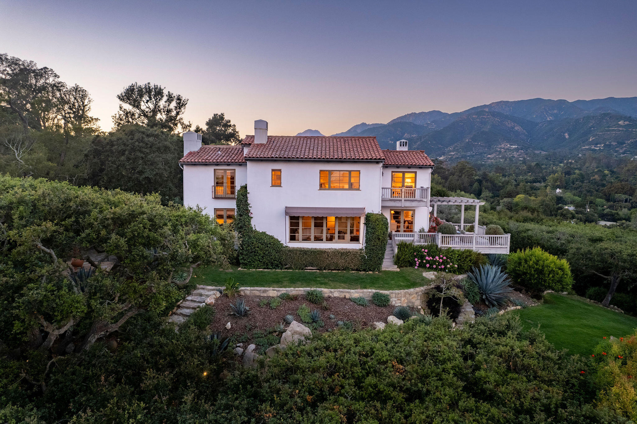 Santa Barbara, California 93108, United States, 4 Bedrooms Bedrooms, ,3 BathroomsBathrooms,Residential,Active,161973