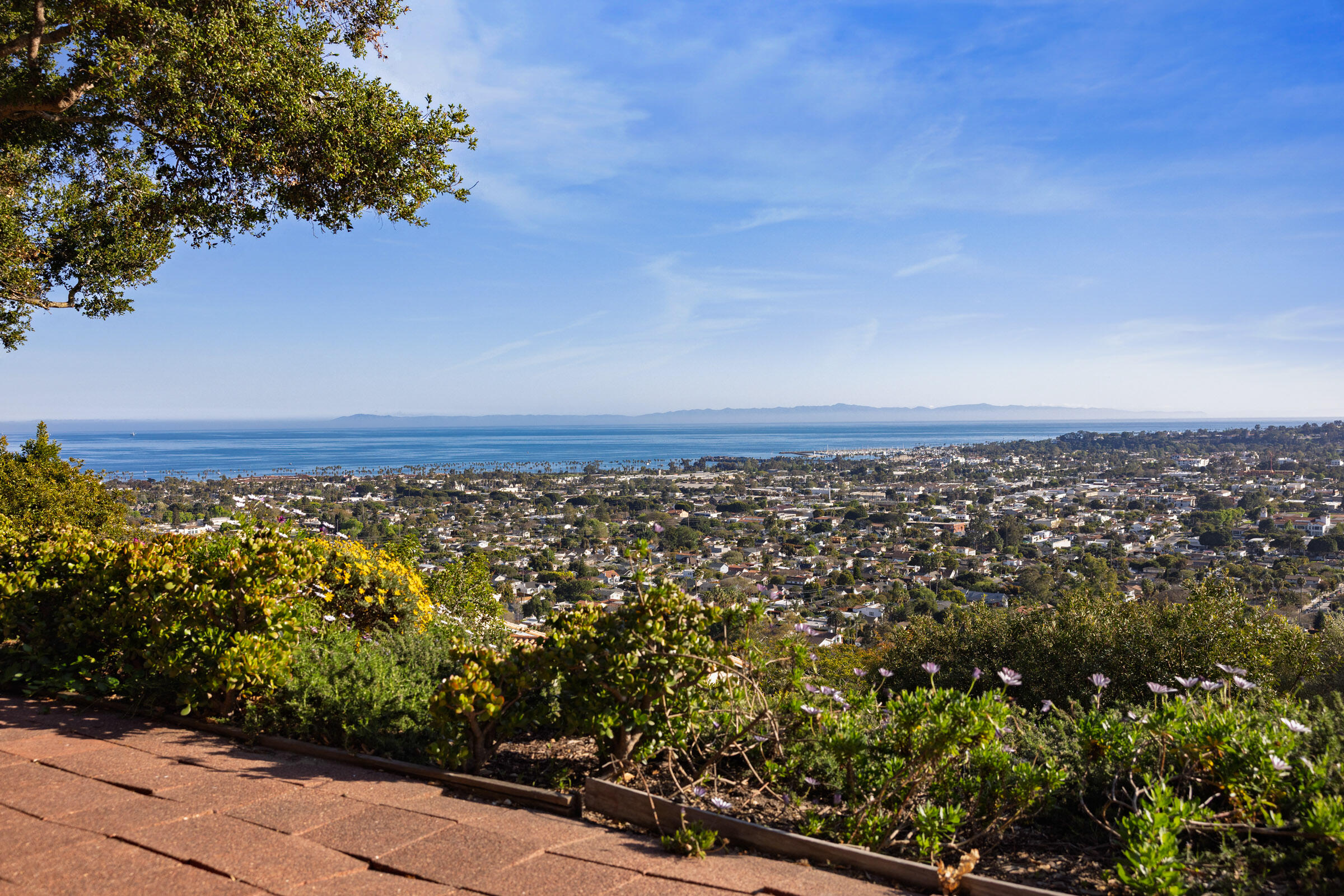 Santa Barbara, California 93103, United States, 2 Bedrooms Bedrooms, ,2 BathroomsBathrooms,Residential,Pending,121842