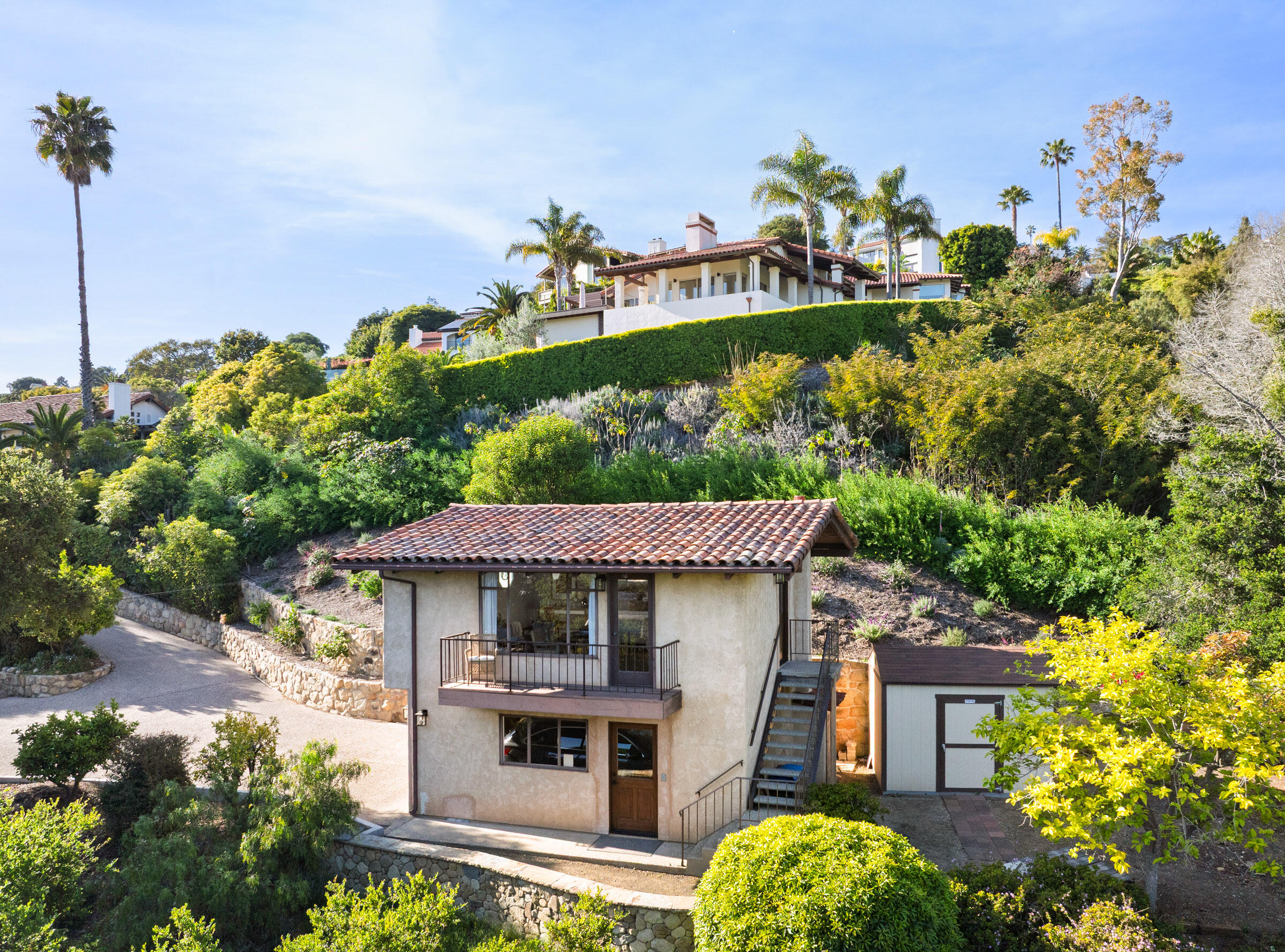 Santa Barbara, California 93103, United States, 2 Bedrooms Bedrooms, ,2 BathroomsBathrooms,Residential,Pending,121842