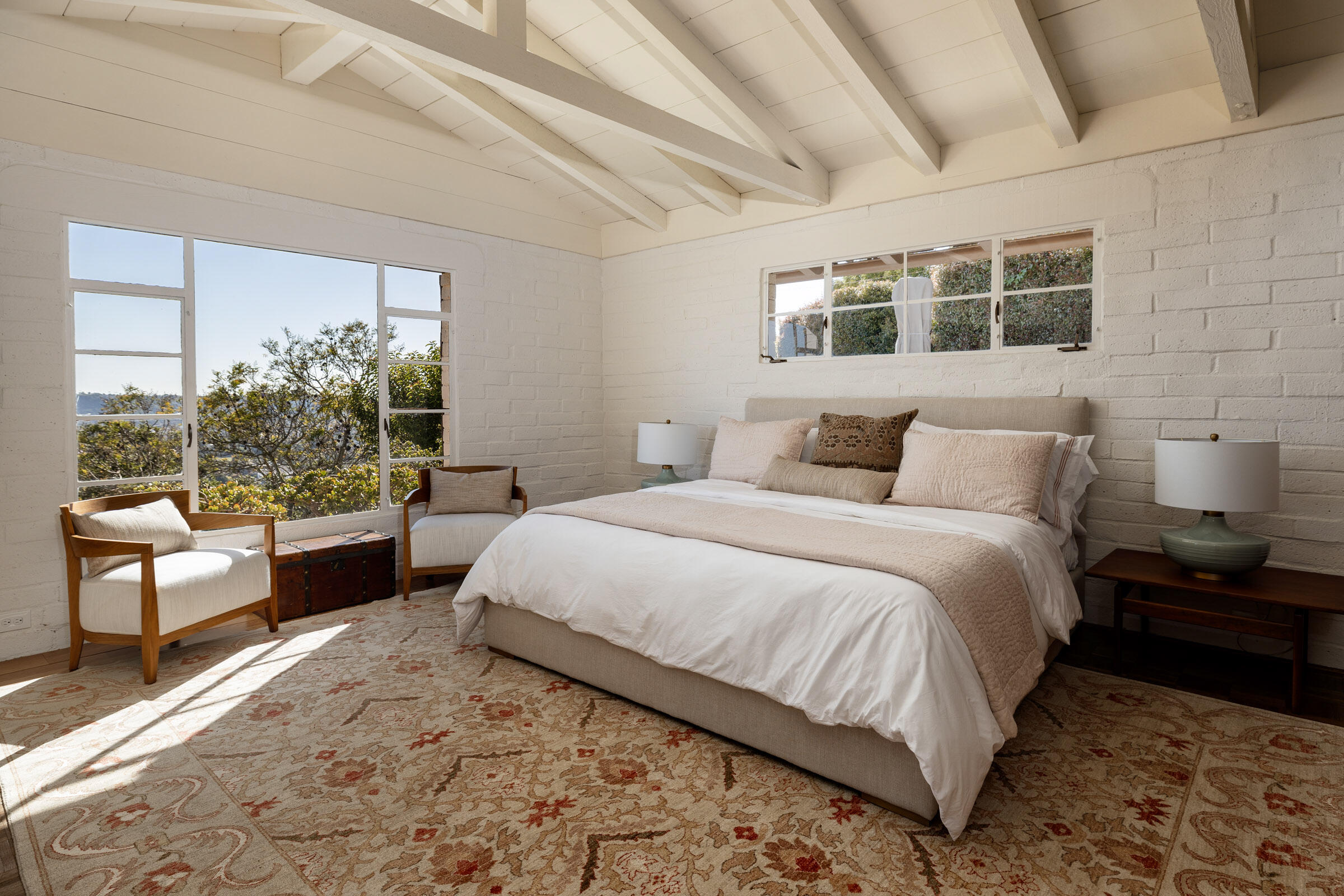 Santa Barbara, California 93103, United States, 2 Bedrooms Bedrooms, ,2 BathroomsBathrooms,Residential,Pending,121842