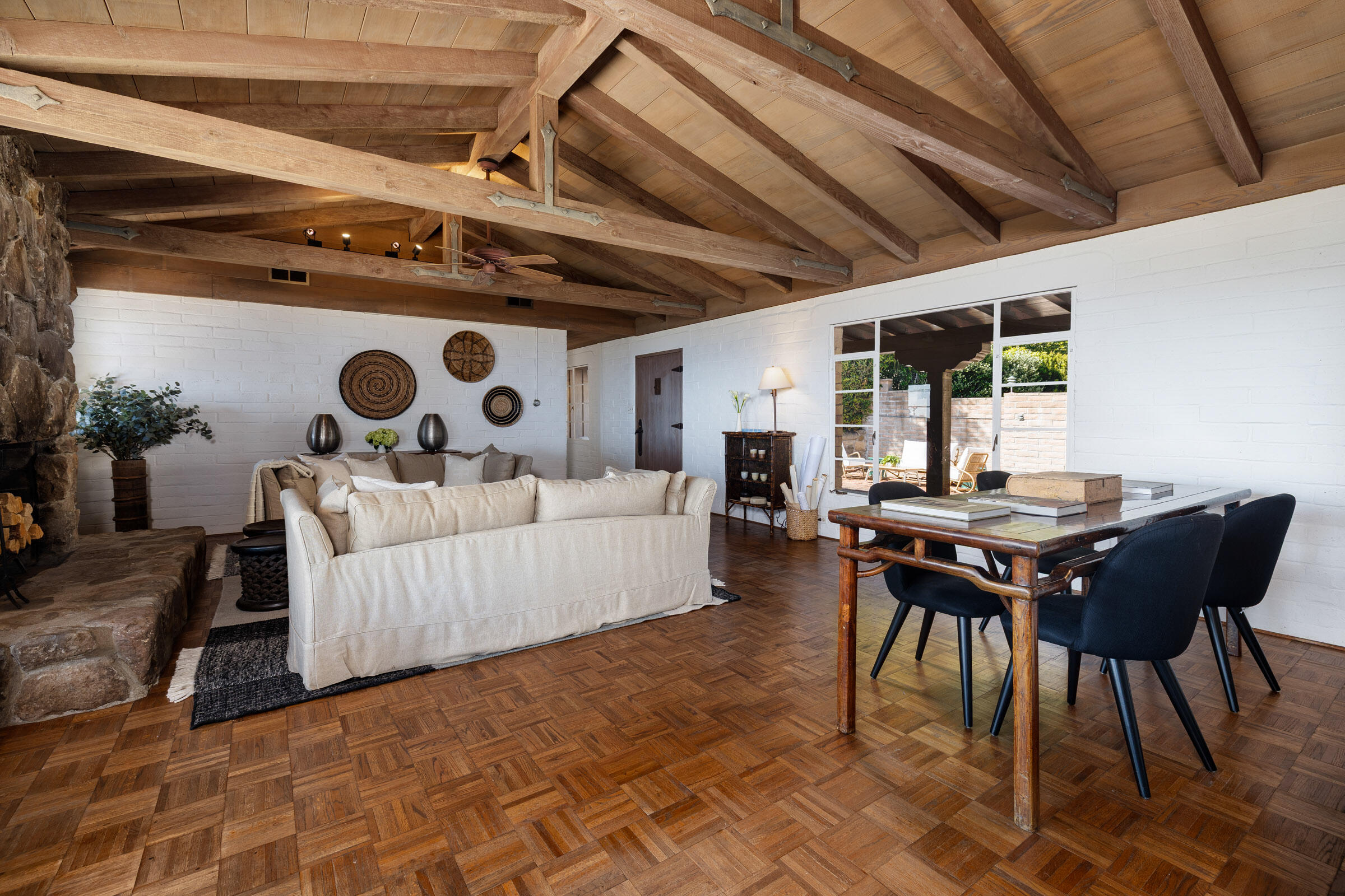 Santa Barbara, California 93103, United States, 2 Bedrooms Bedrooms, ,2 BathroomsBathrooms,Residential,Pending,121842