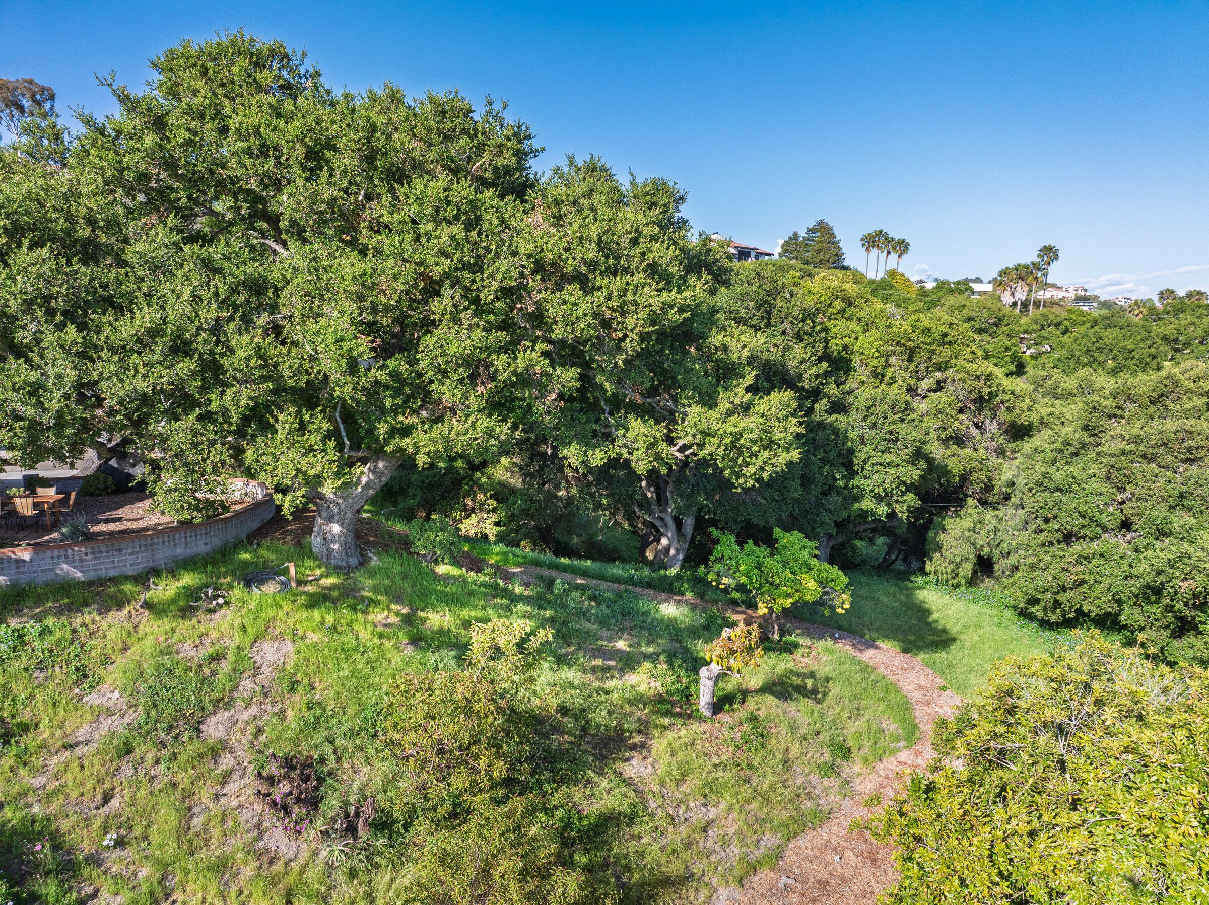 Santa Barbara, California 93103, United States, 2 Bedrooms Bedrooms, ,2 BathroomsBathrooms,Residential,Pending,121842