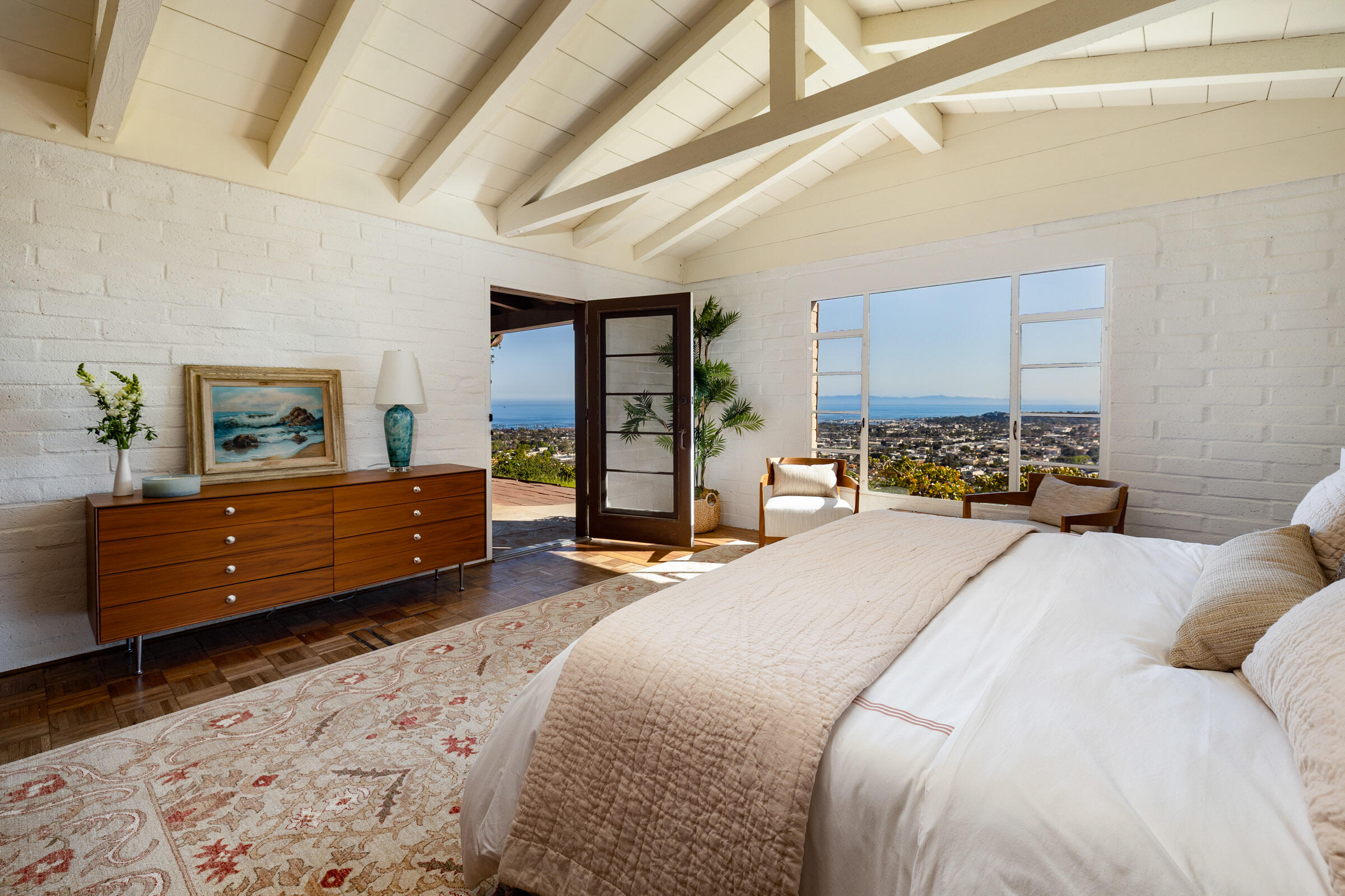 Santa Barbara, California 93103, United States, 2 Bedrooms Bedrooms, ,2 BathroomsBathrooms,Residential,Pending,121842