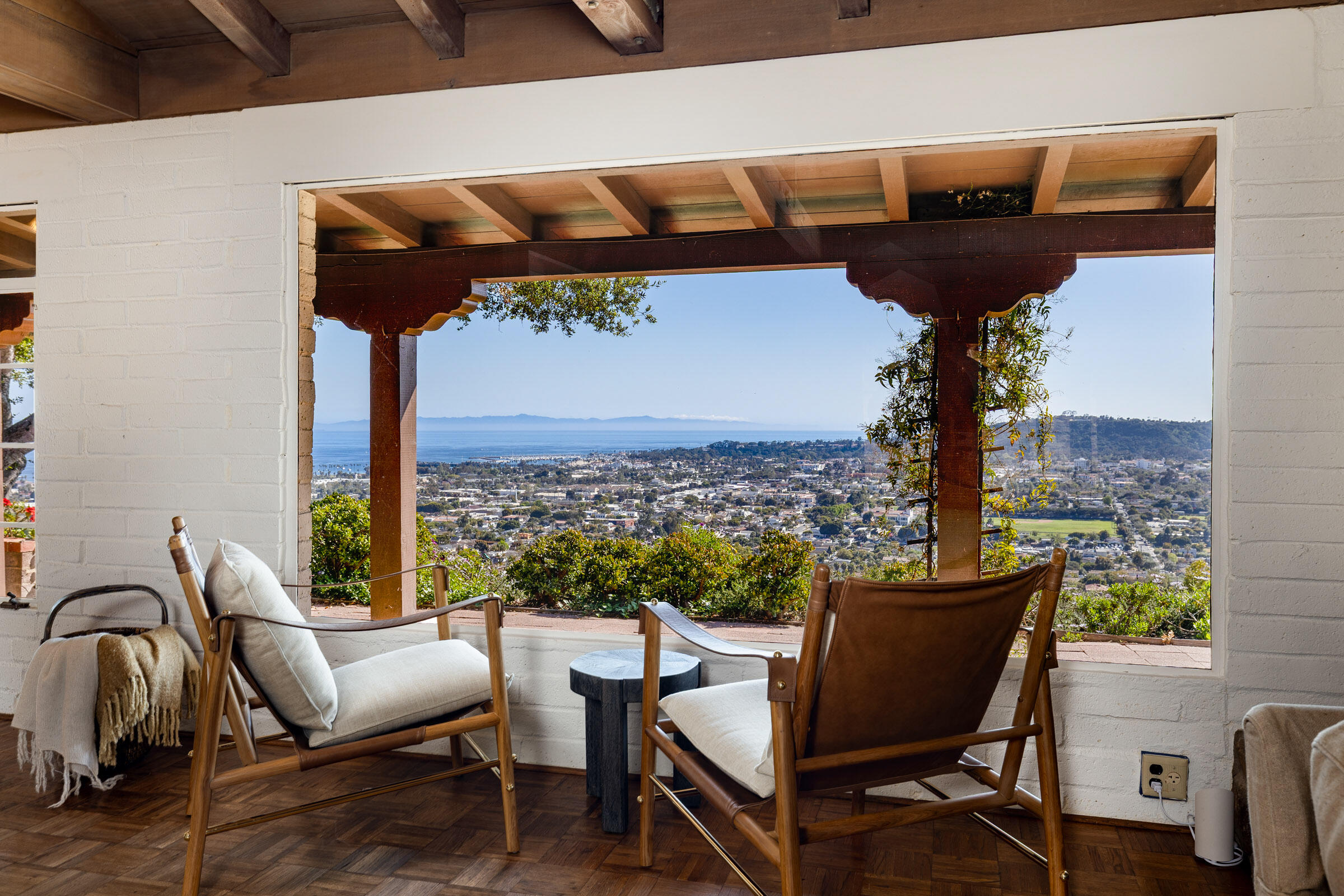 Santa Barbara, California 93103, United States, 2 Bedrooms Bedrooms, ,2 BathroomsBathrooms,Residential,Pending,121842