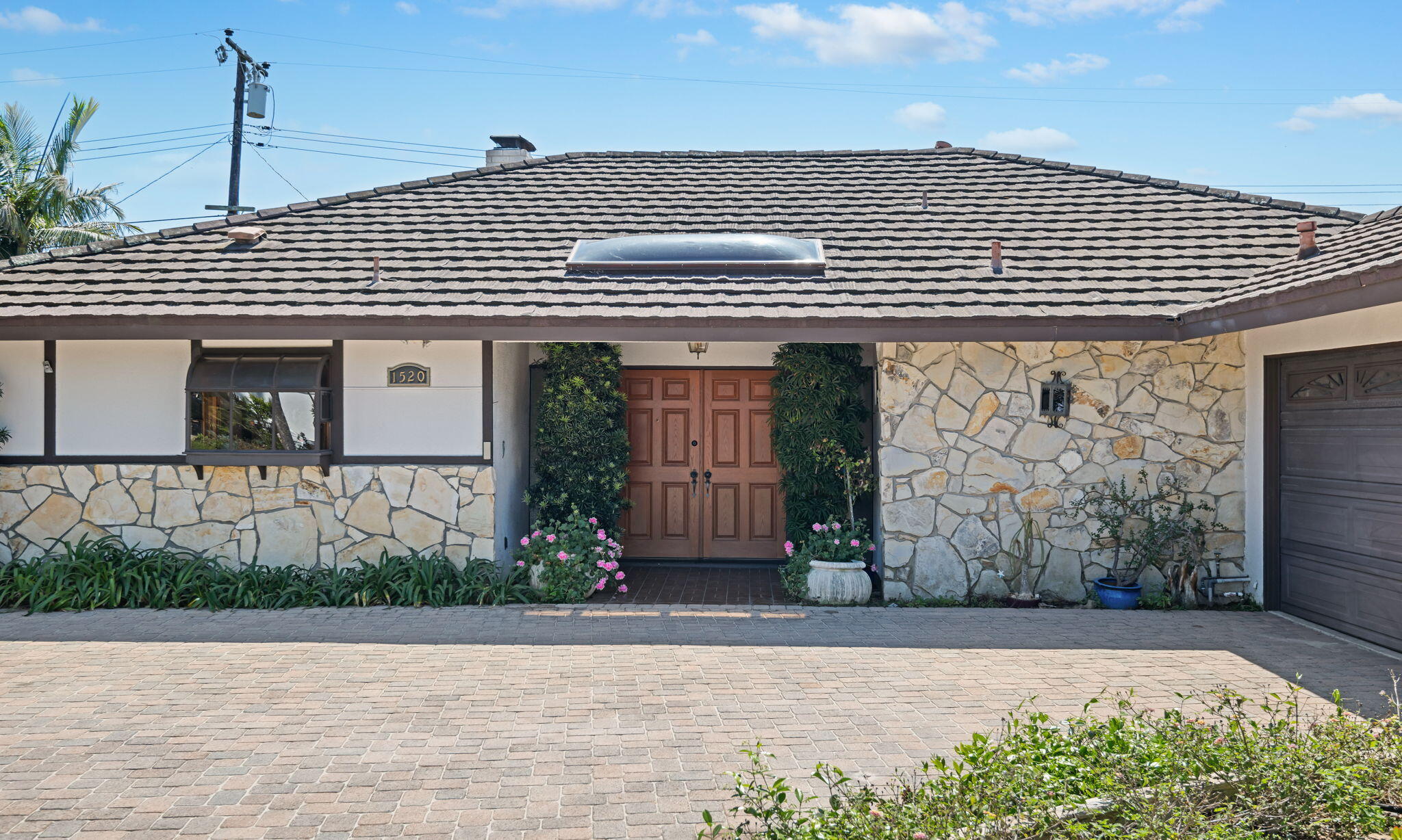 1520 Crestline Drive