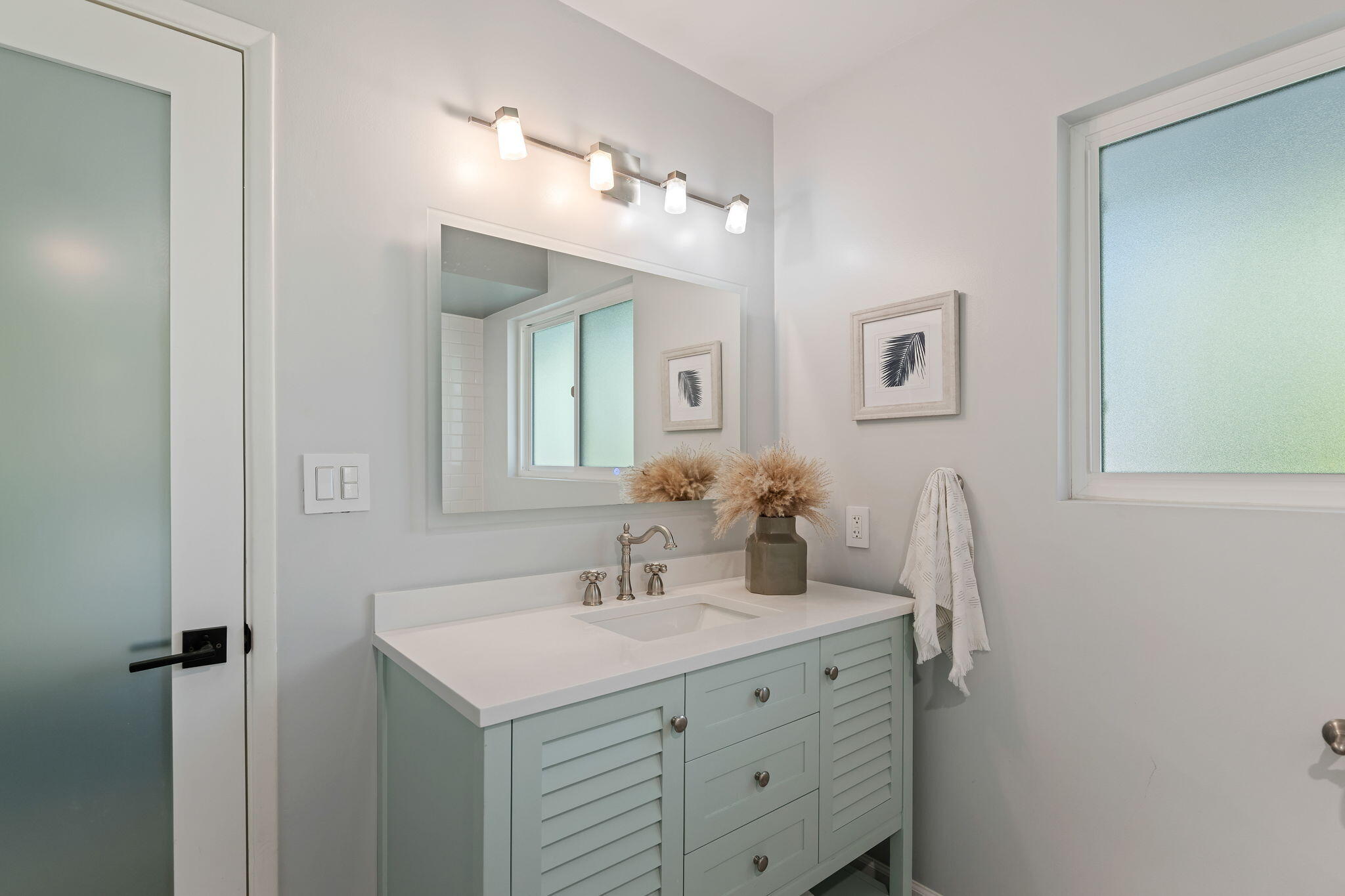 Santa Barbara, California 93105, United States, 2 Bedrooms Bedrooms, ,2 BathroomsBathrooms,Residential,Active,158855